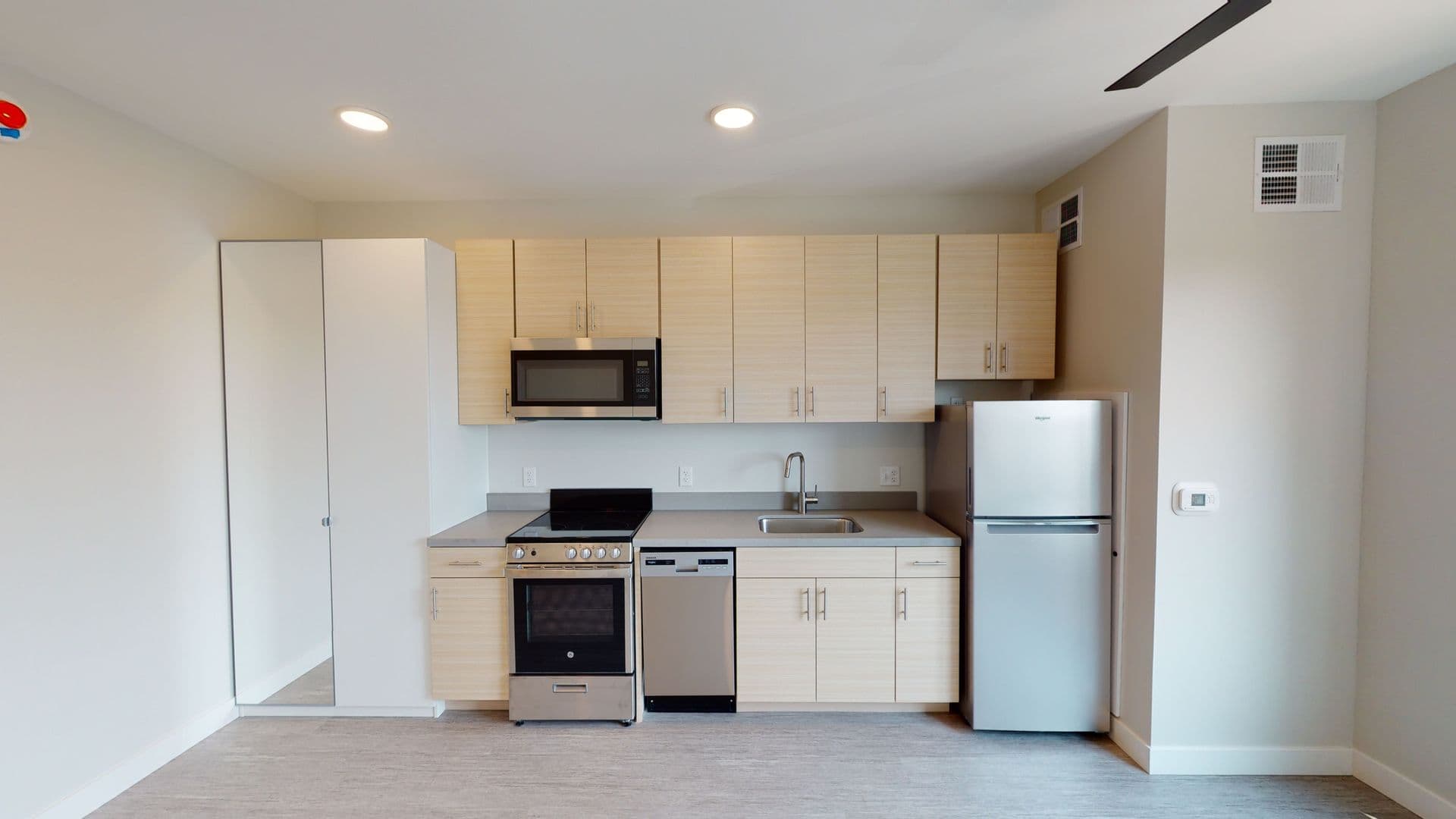 Des Moines Apartment: 2530 University Avenue