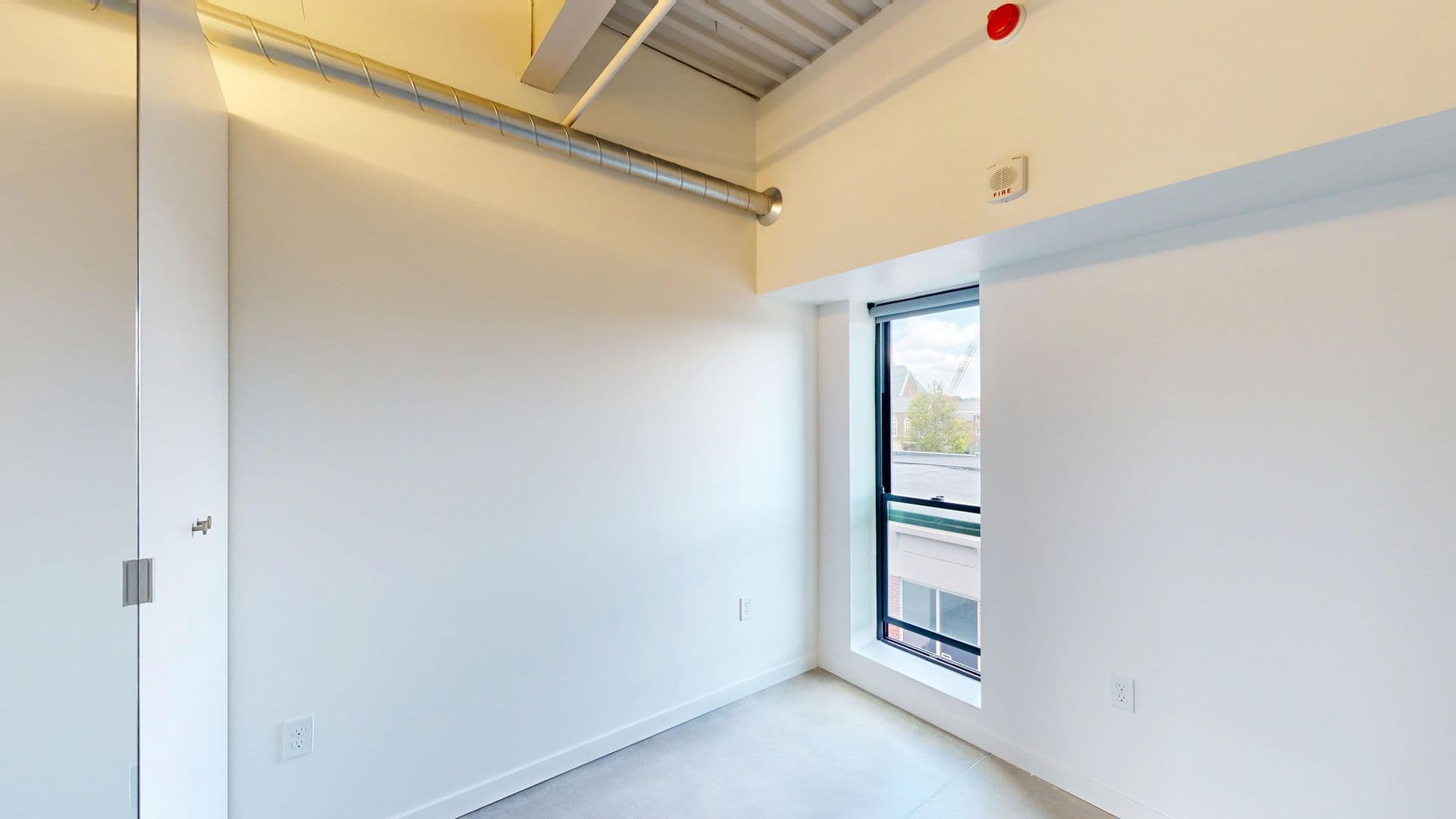 Des Moines Apartment: 418 East Grand Ave