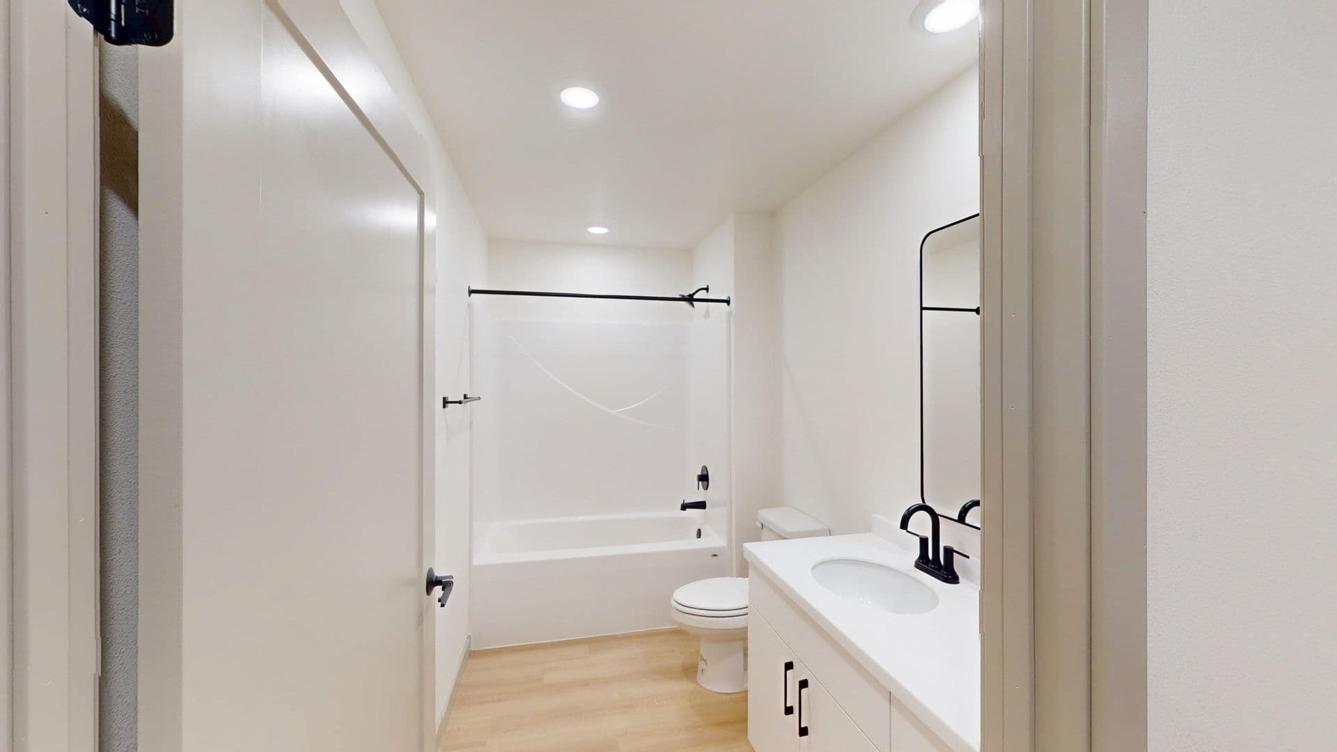 Brandon Apartment: 2401 E Country Club Ave