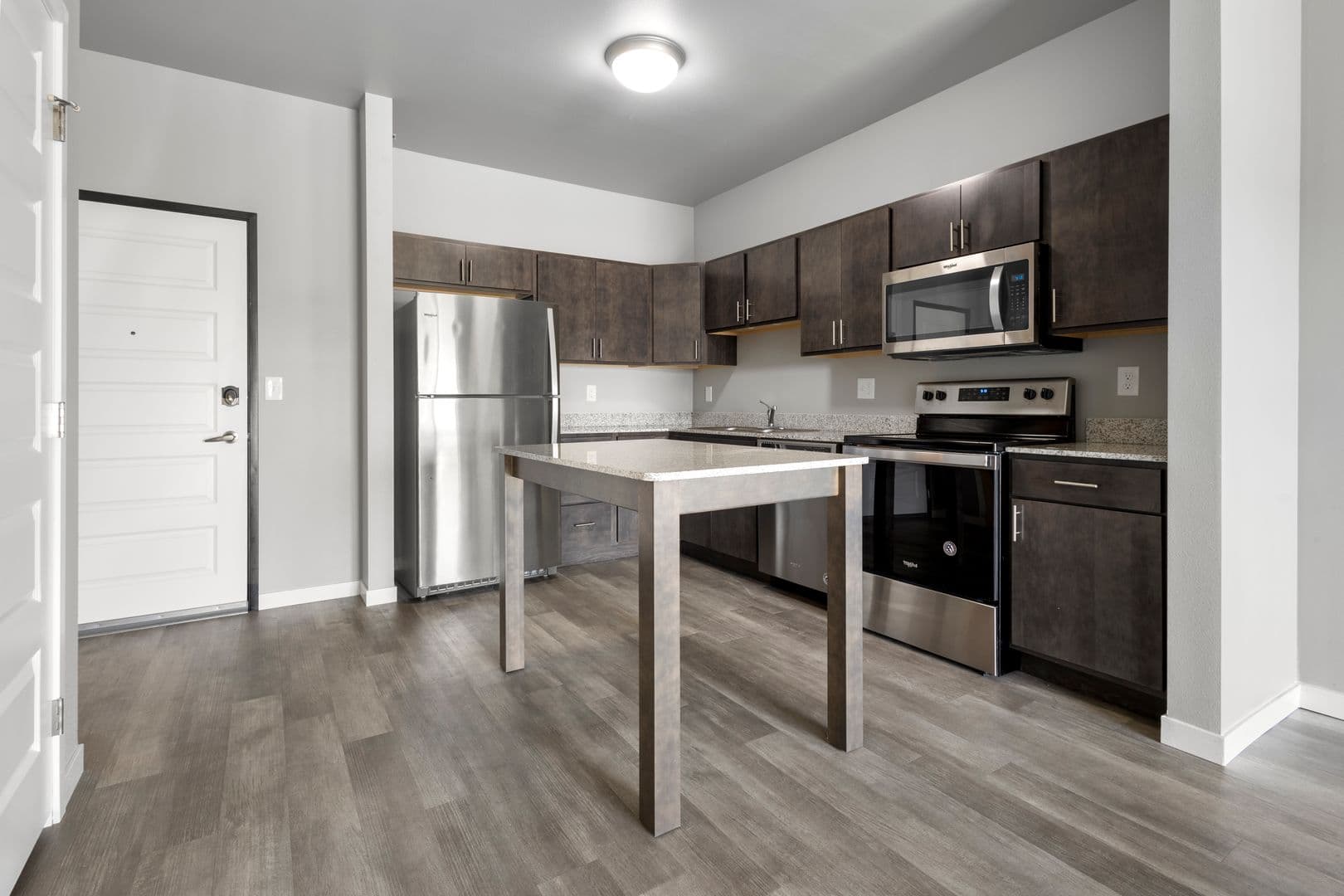 Brookings Apartment: 300 20th St S