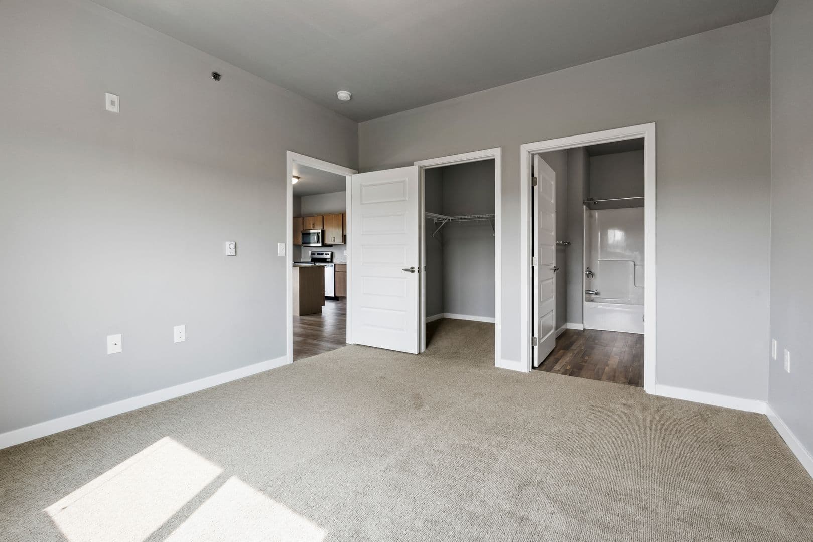 Brookings Apartment: 300 20th St S