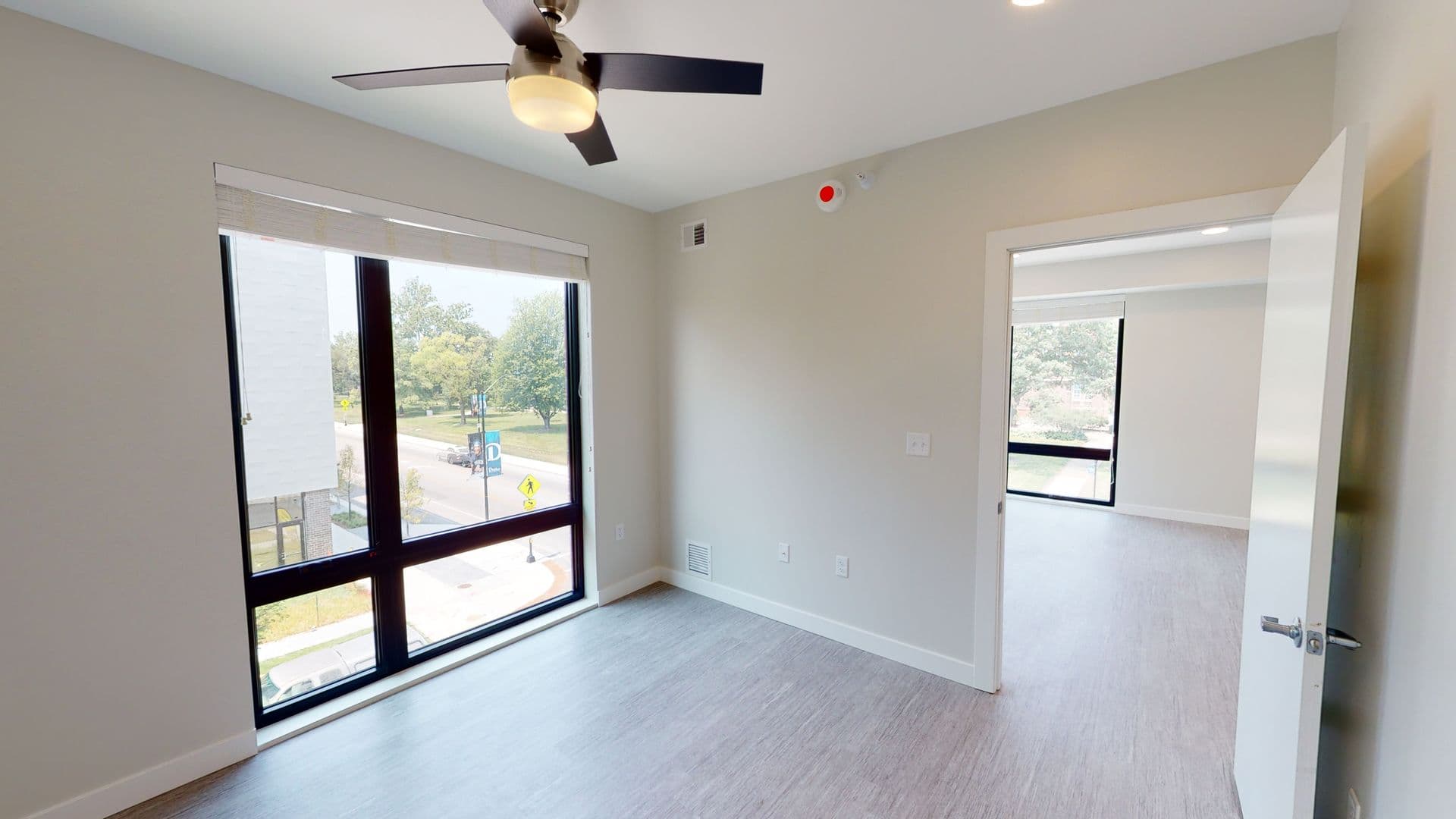 Des Moines Apartment: 2530 University Avenue