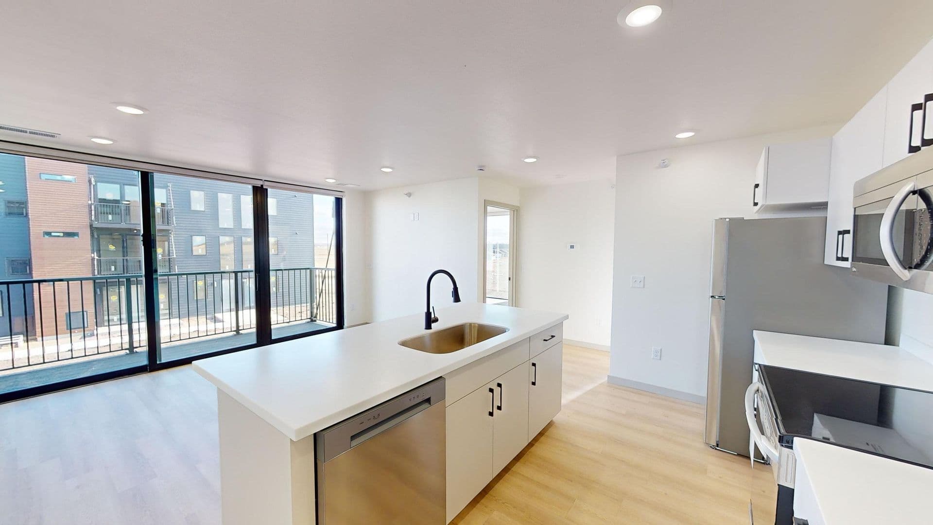 Brandon Apartment: 2401 E Country Club Ave