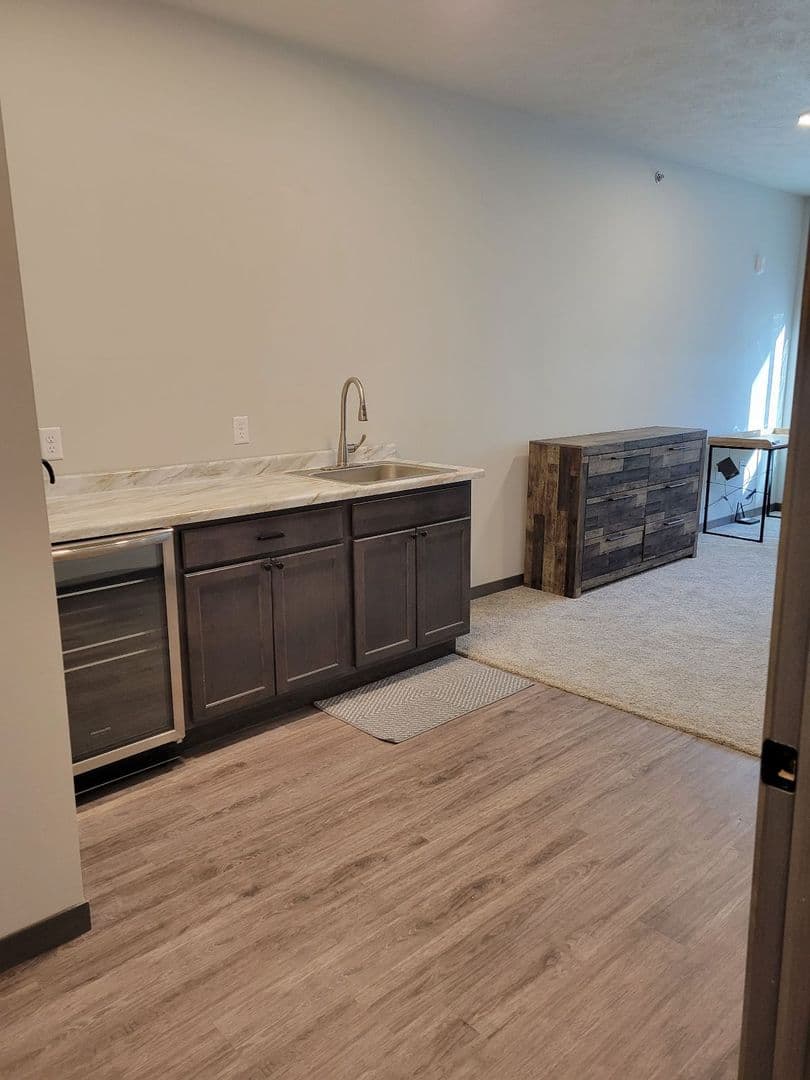 Sioux City Apartment: 5800 Sunnybrook Plaza
