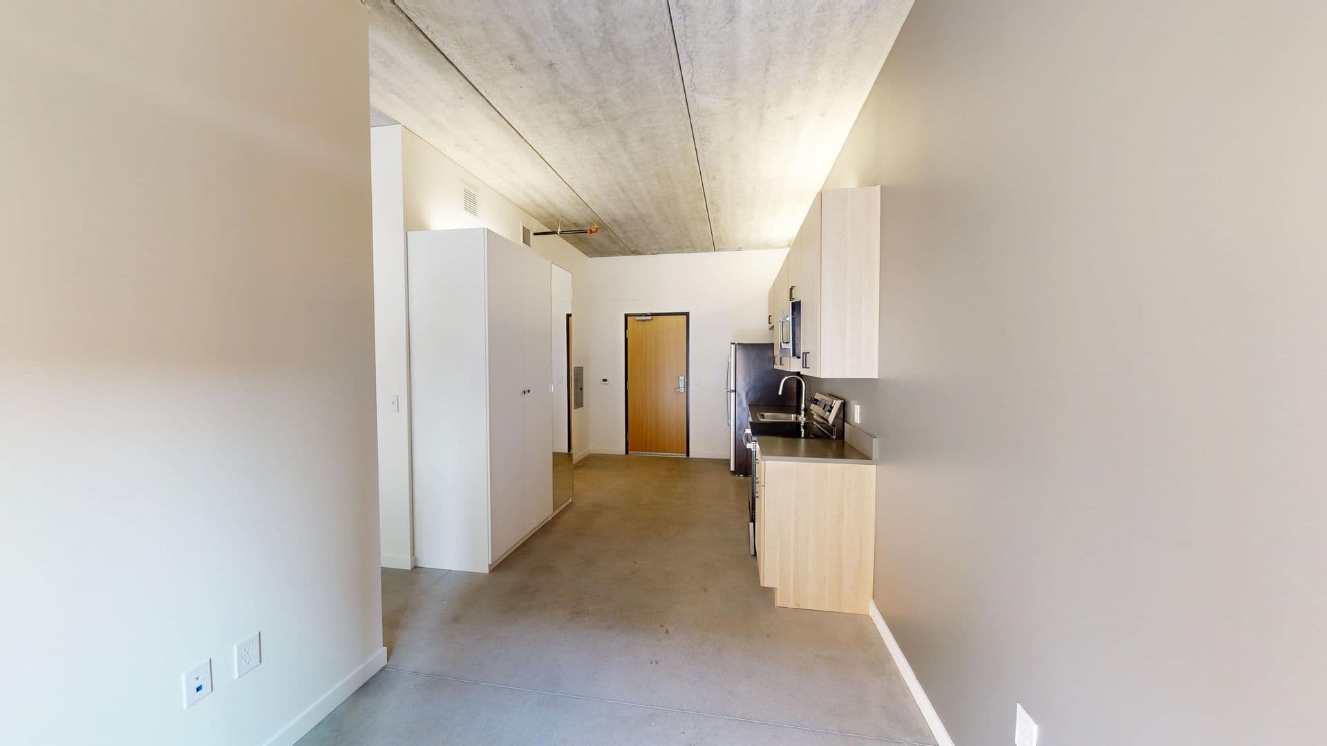 Des Moines Apartment: 418 East Grand Ave