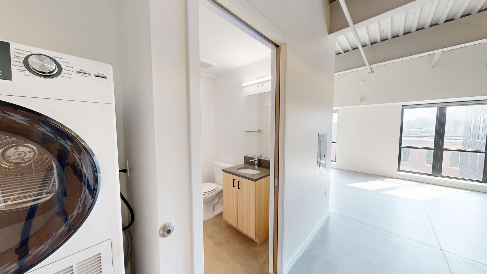 Des Moines Apartment: 418 East Grand Ave