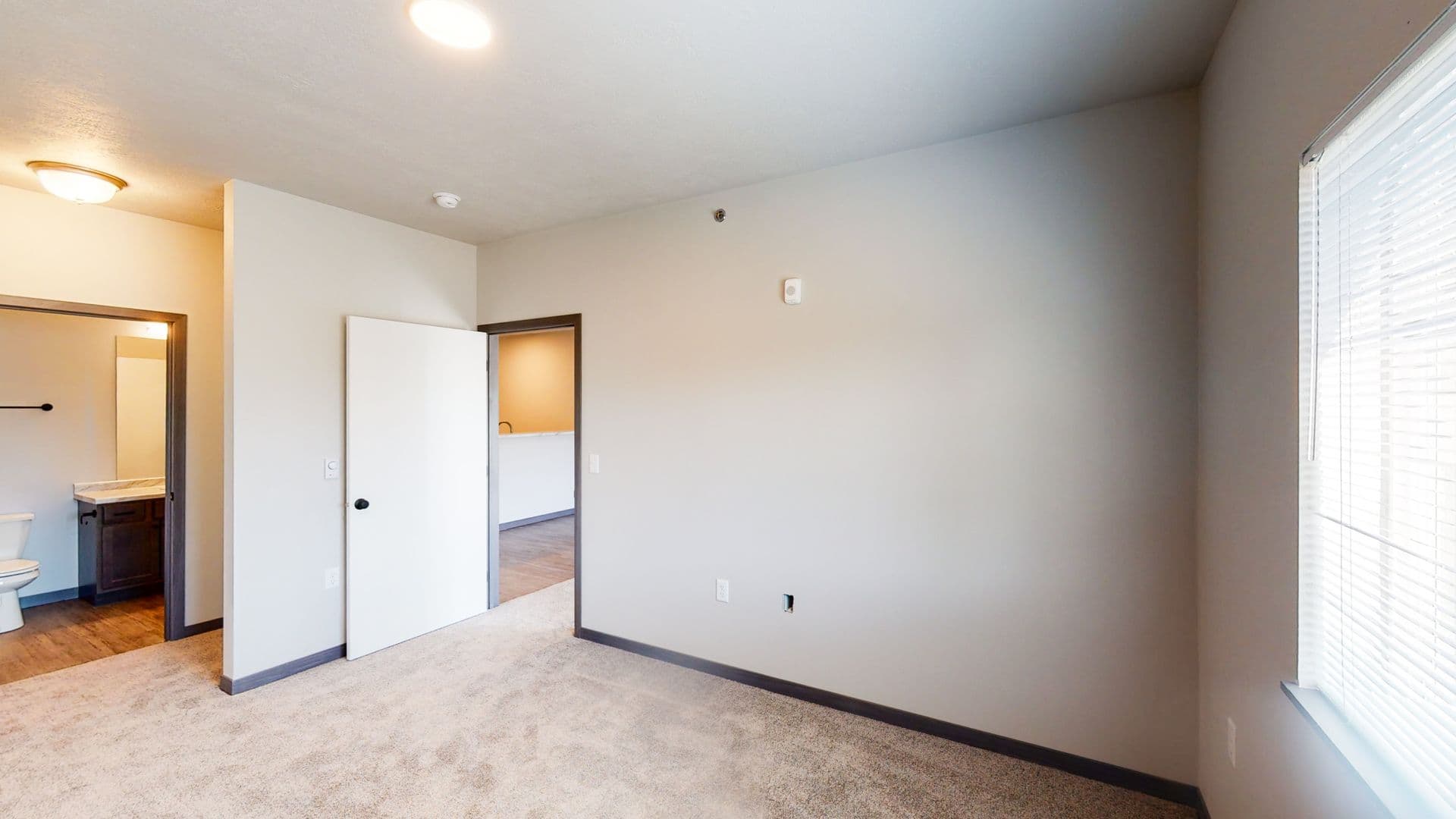Sioux City Apartment: 5800 Sunnybrook Plaza