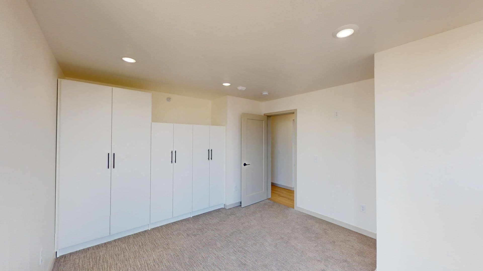 Brandon Apartment: 2401 E Country Club Ave