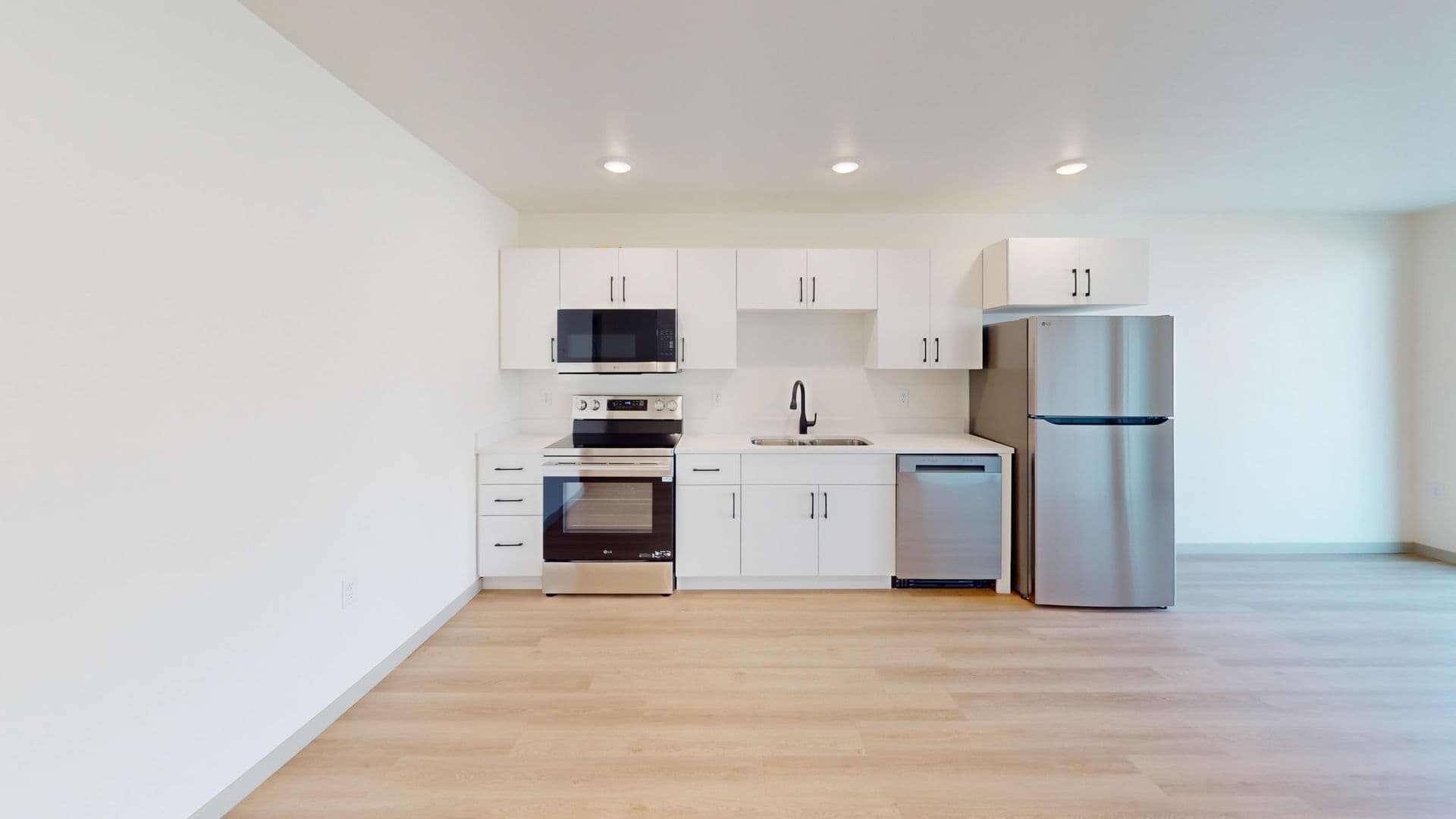Crooks Apartment: 301 W Dianne St.