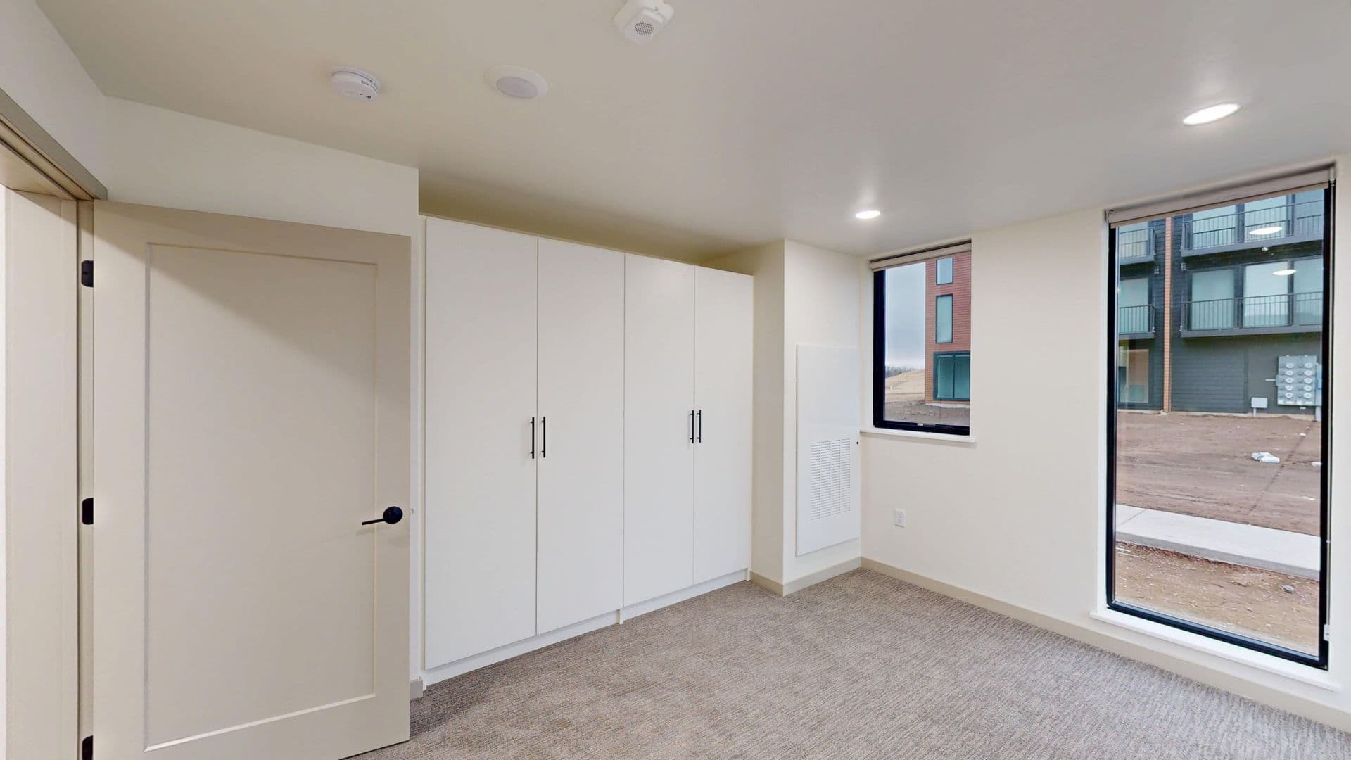 Brandon Apartment: 2401 E Country Club Ave