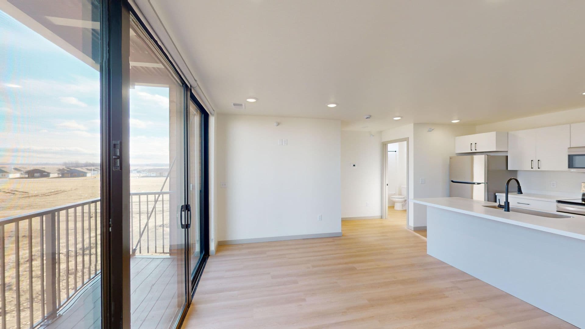 Brandon Apartment: 2401 E Country Club Ave