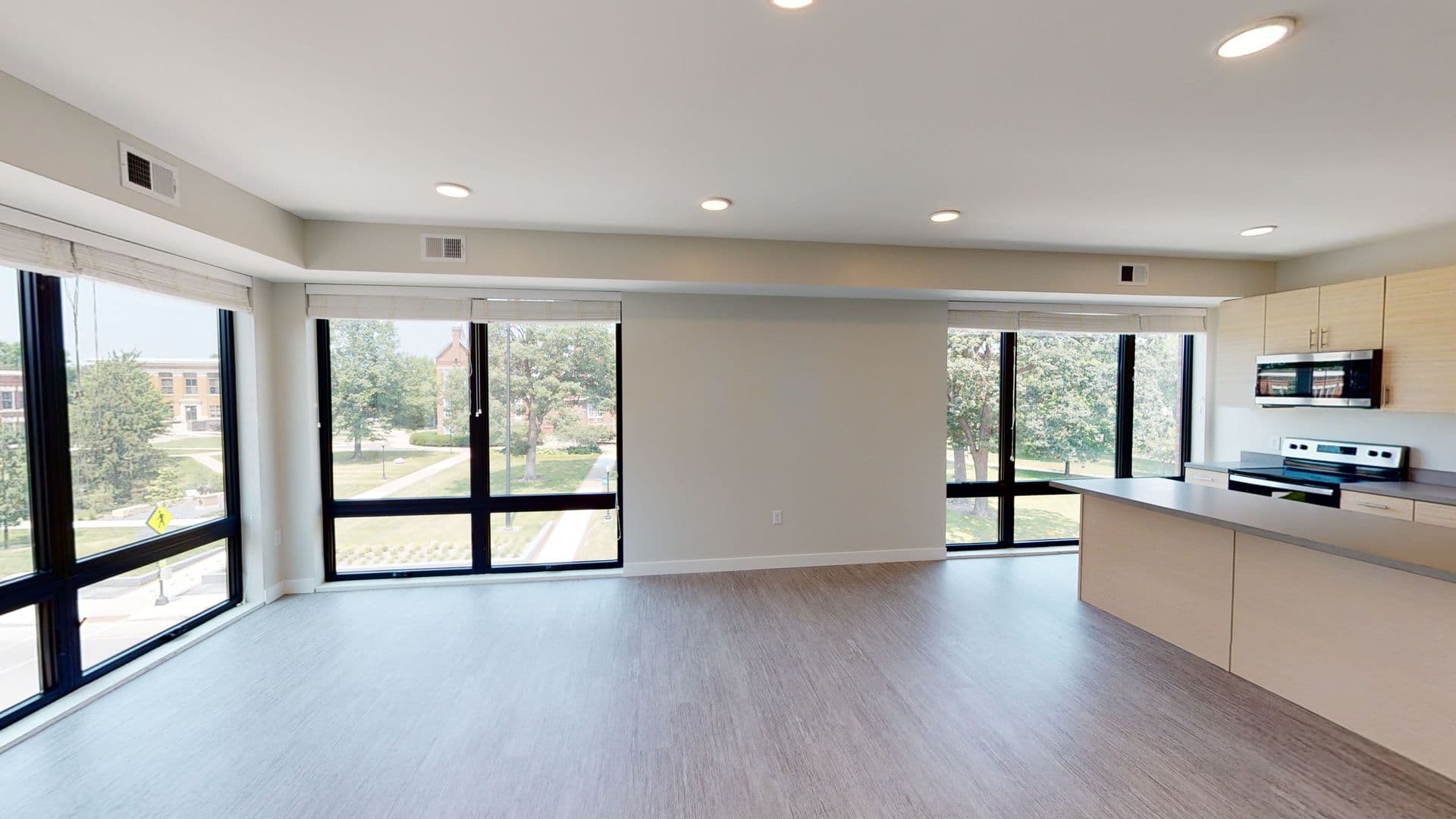Des Moines Apartment: 2530 University Avenue