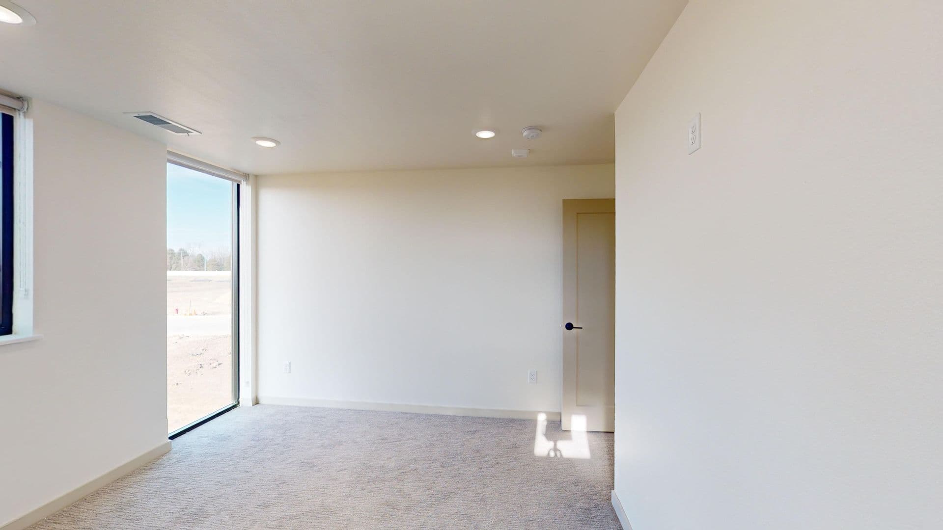 Brandon Apartment: 2401 E Country Club Ave