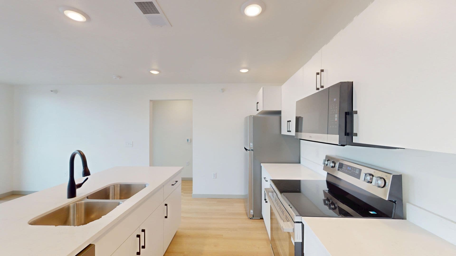 Crooks Apartment: 301 W Dianne St.