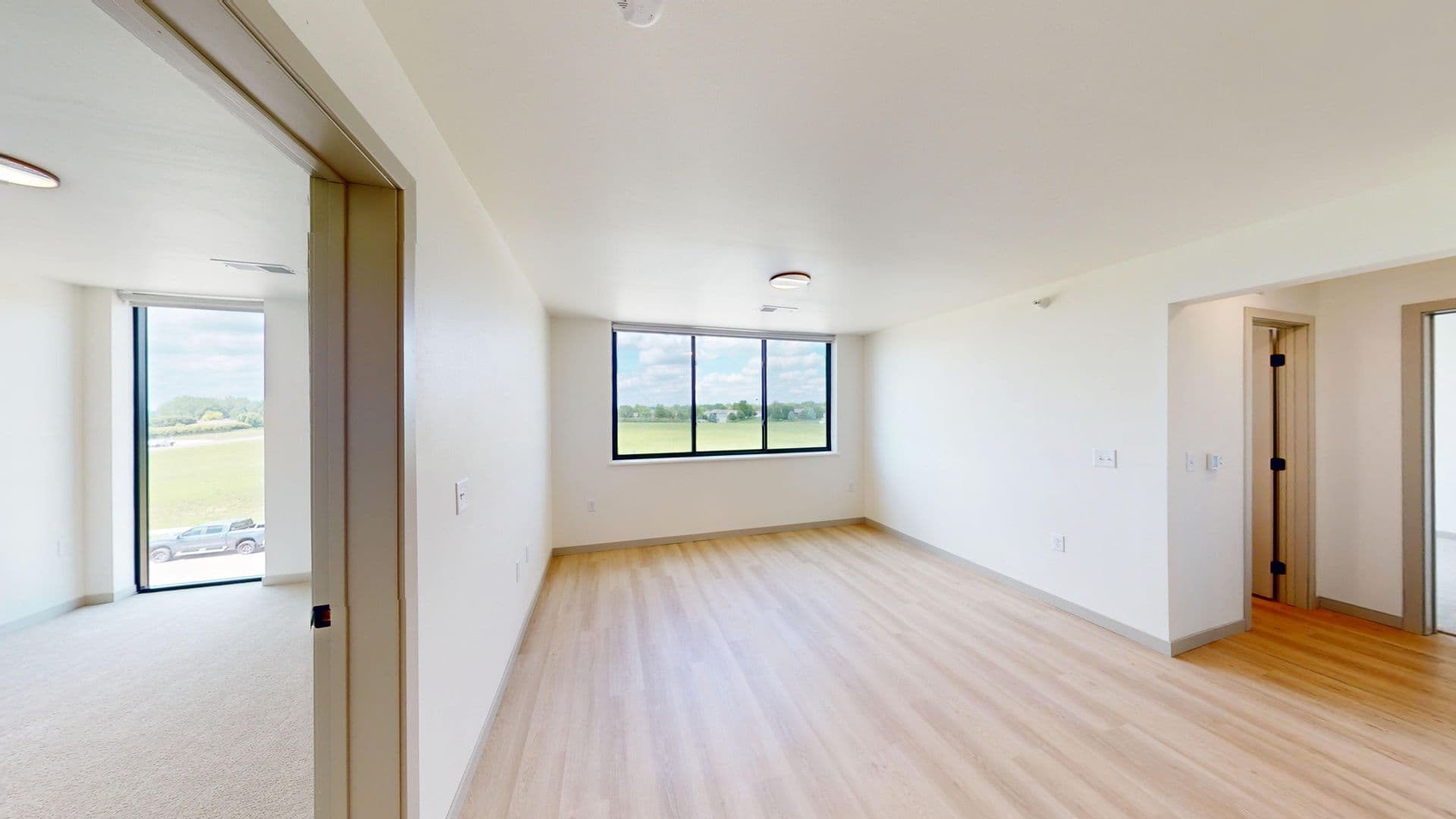 Crooks Apartment: 301 W Dianne St.