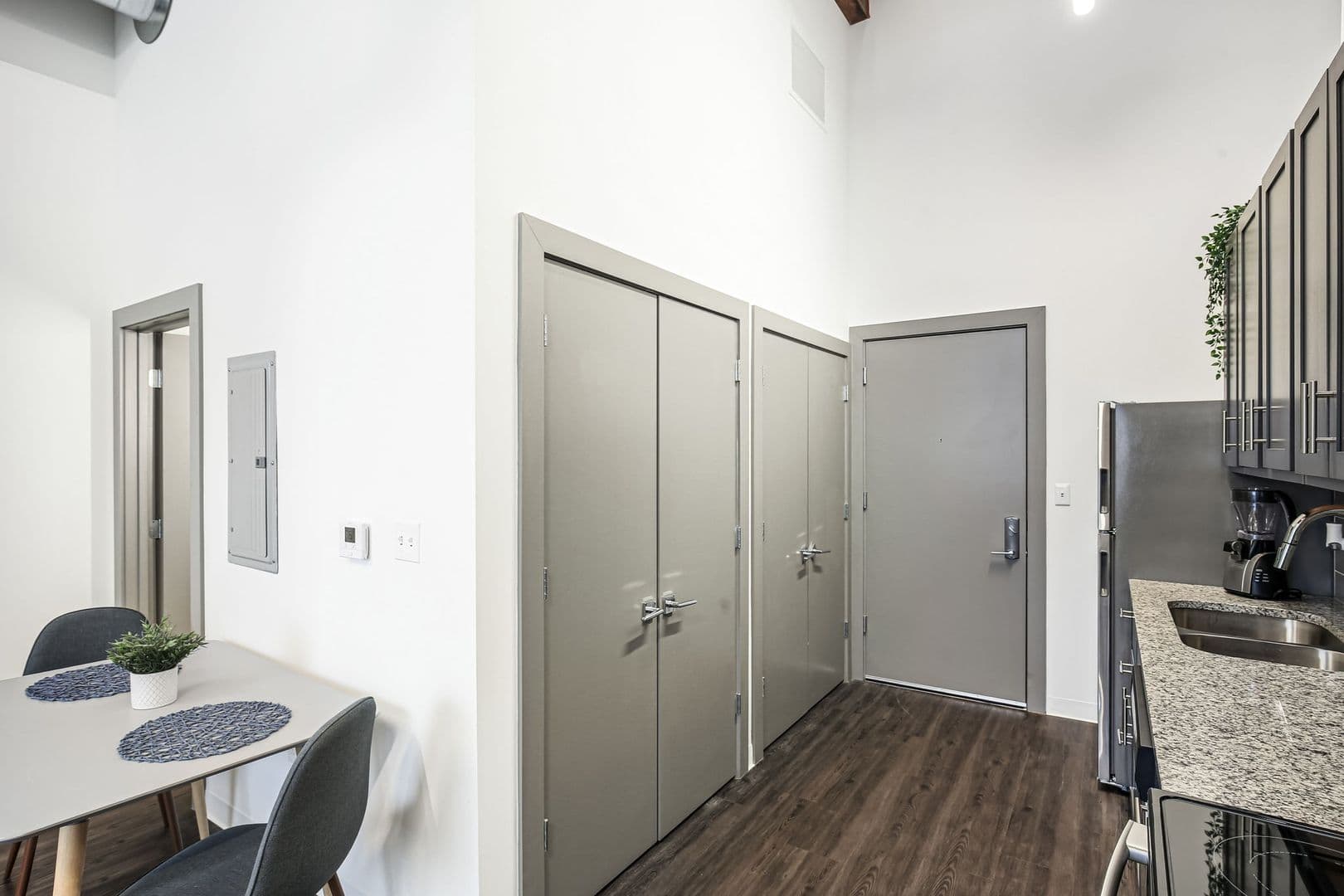 Leavenworth Apartment: 1100 N 2nd St