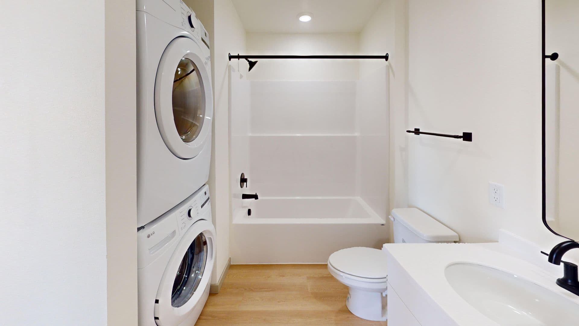 Brandon Apartment: 2401 E Country Club Ave