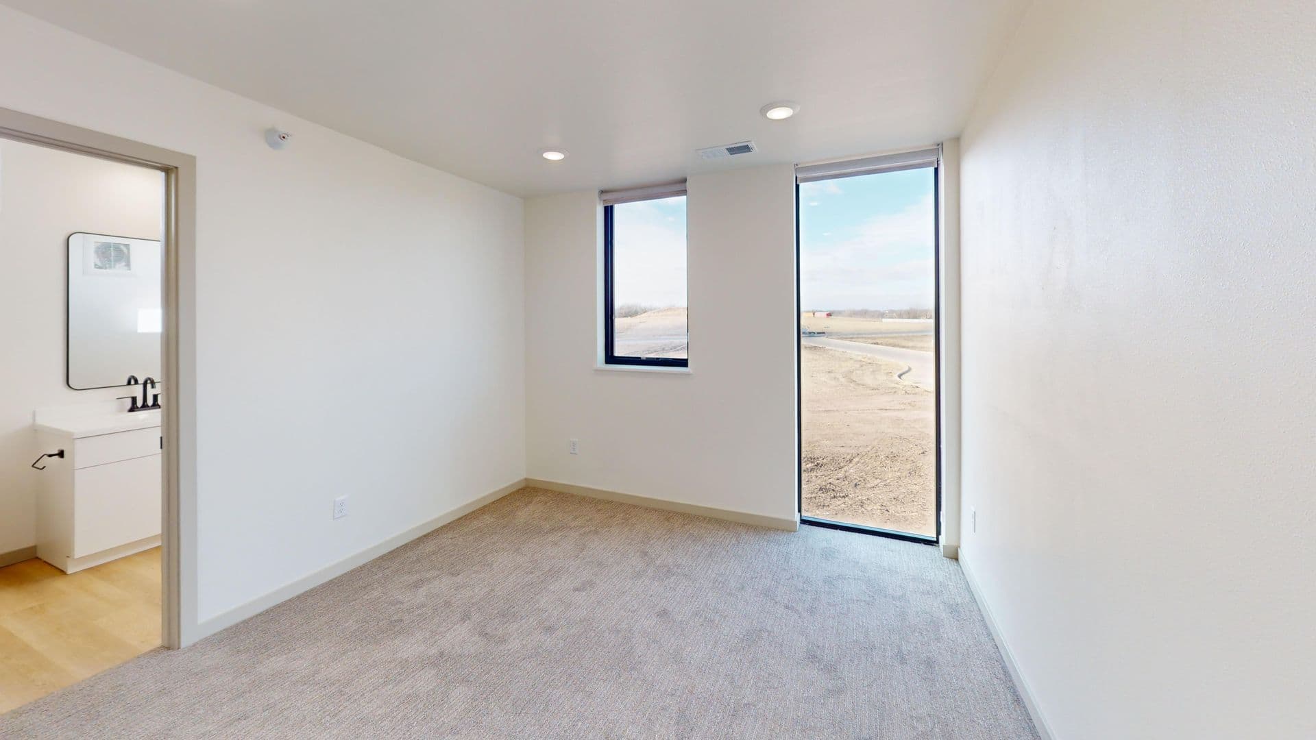 Brandon Apartment: 2401 E Country Club Ave