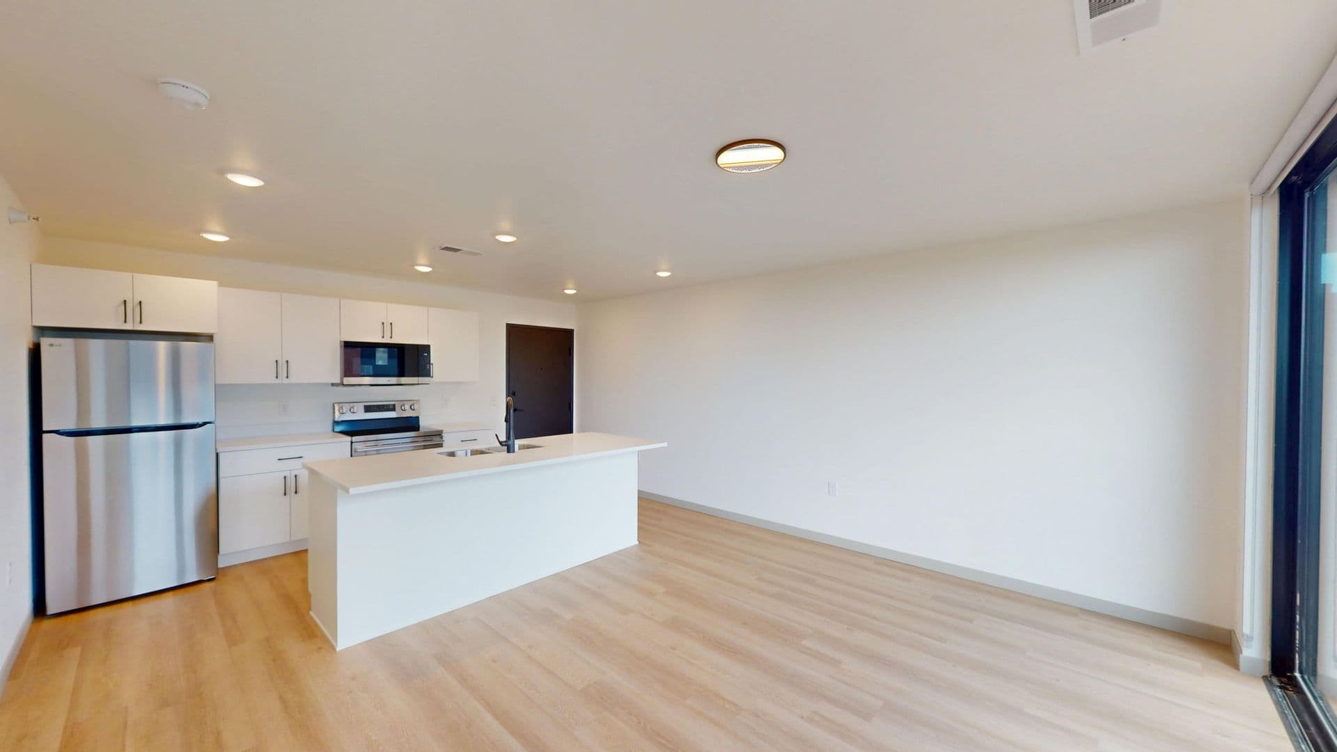 Crooks Apartment: 301 W Dianne St.