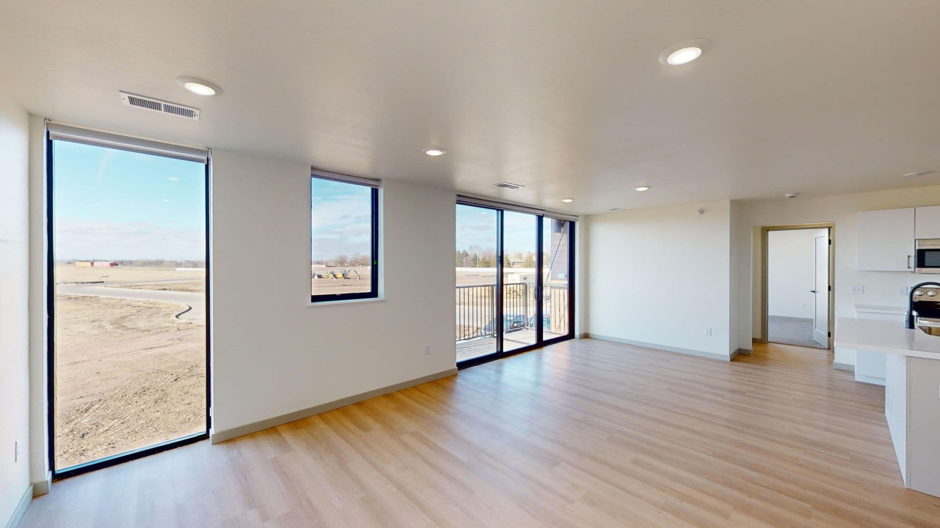 Brandon Apartment: 2401 E Country Club Ave