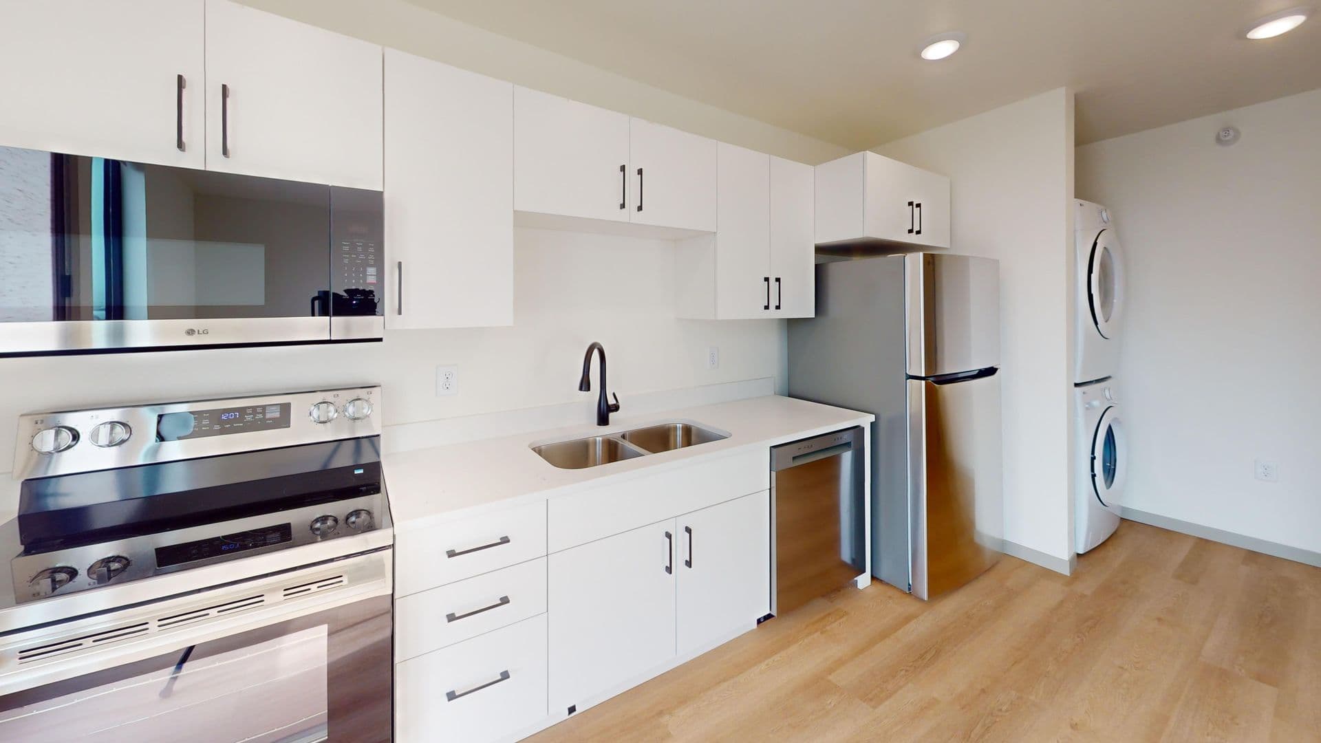 Crooks Apartment: 301 W Dianne St.