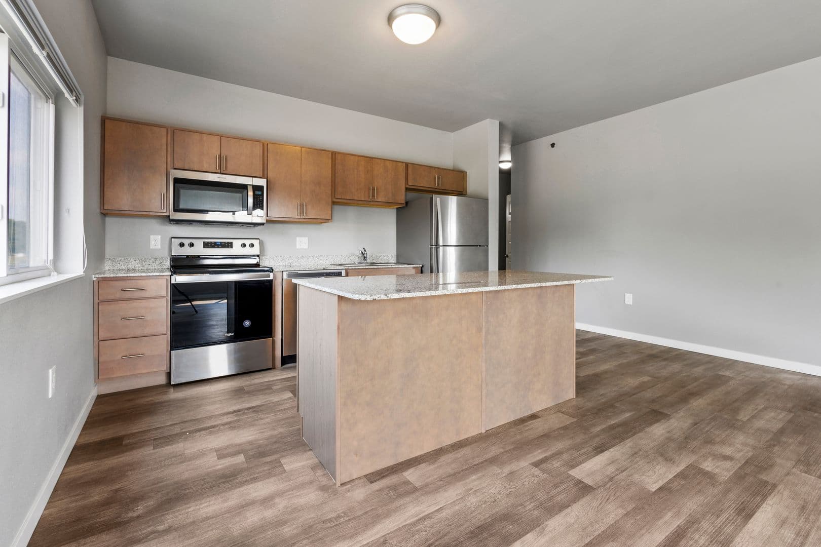 Brookings Apartment: 300 20th St S