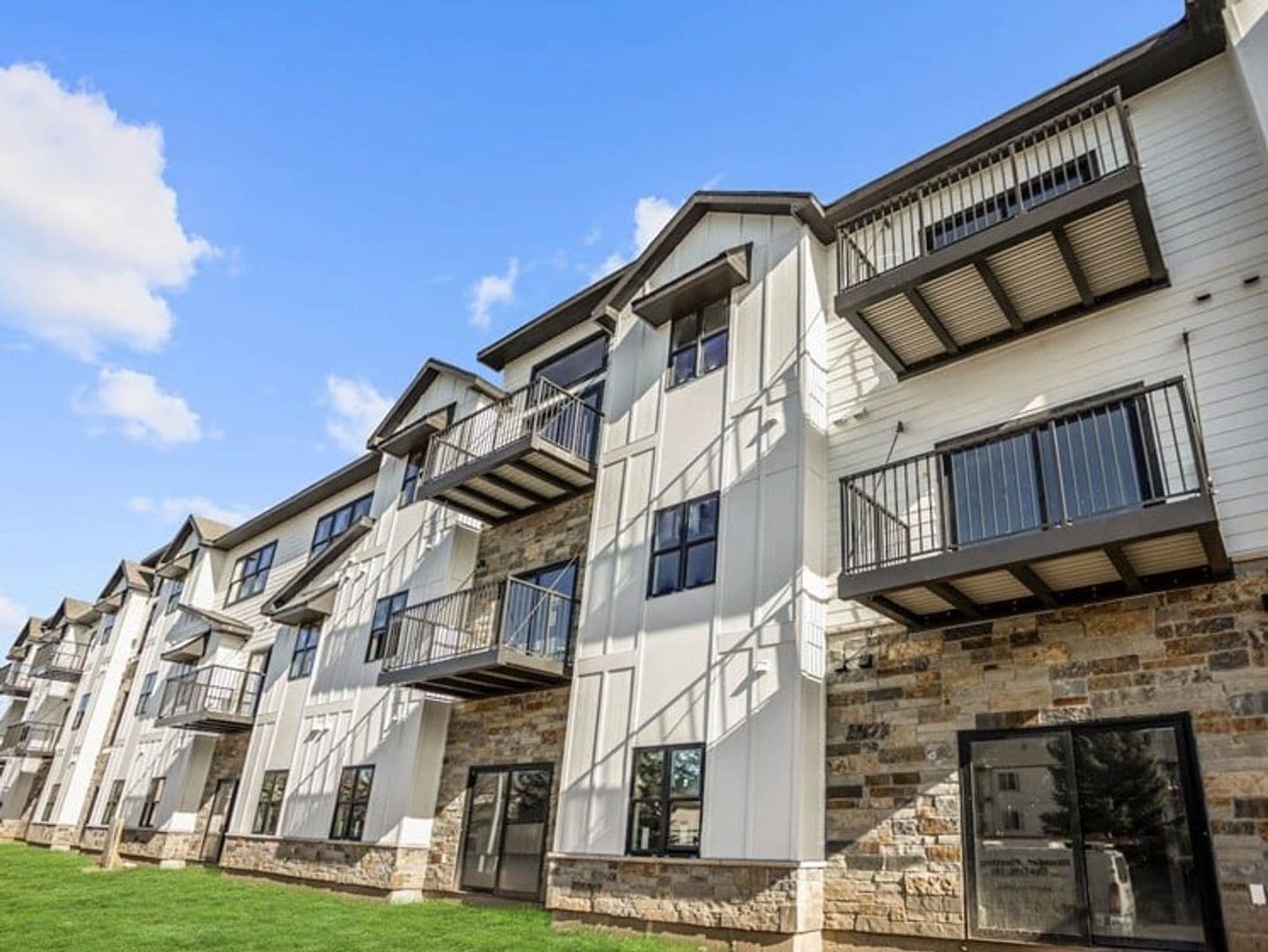Sioux Falls Apartment: 5120 S Rolling Green Ave