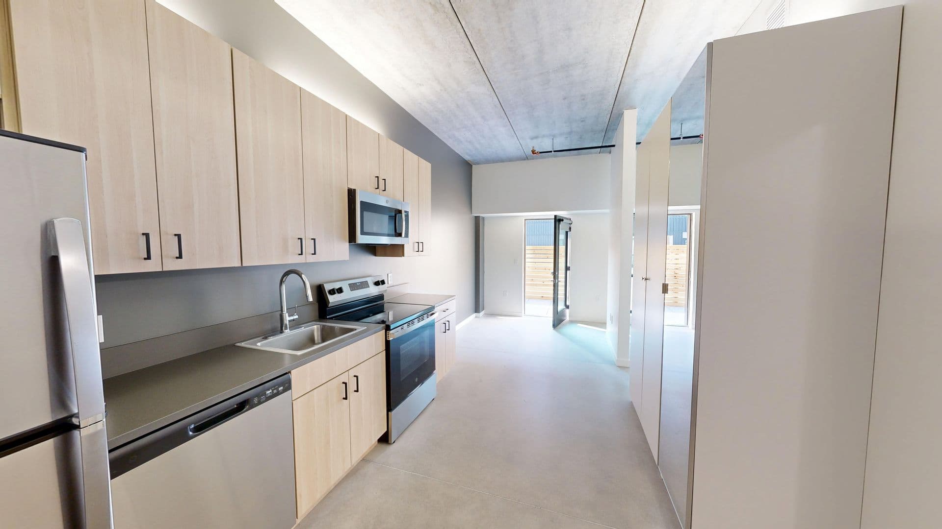 Des Moines Apartment: 418 East Grand Ave