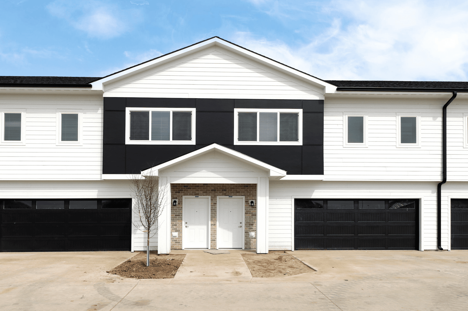 Sioux City Apartment: 5800 Sunnybrook Plaza