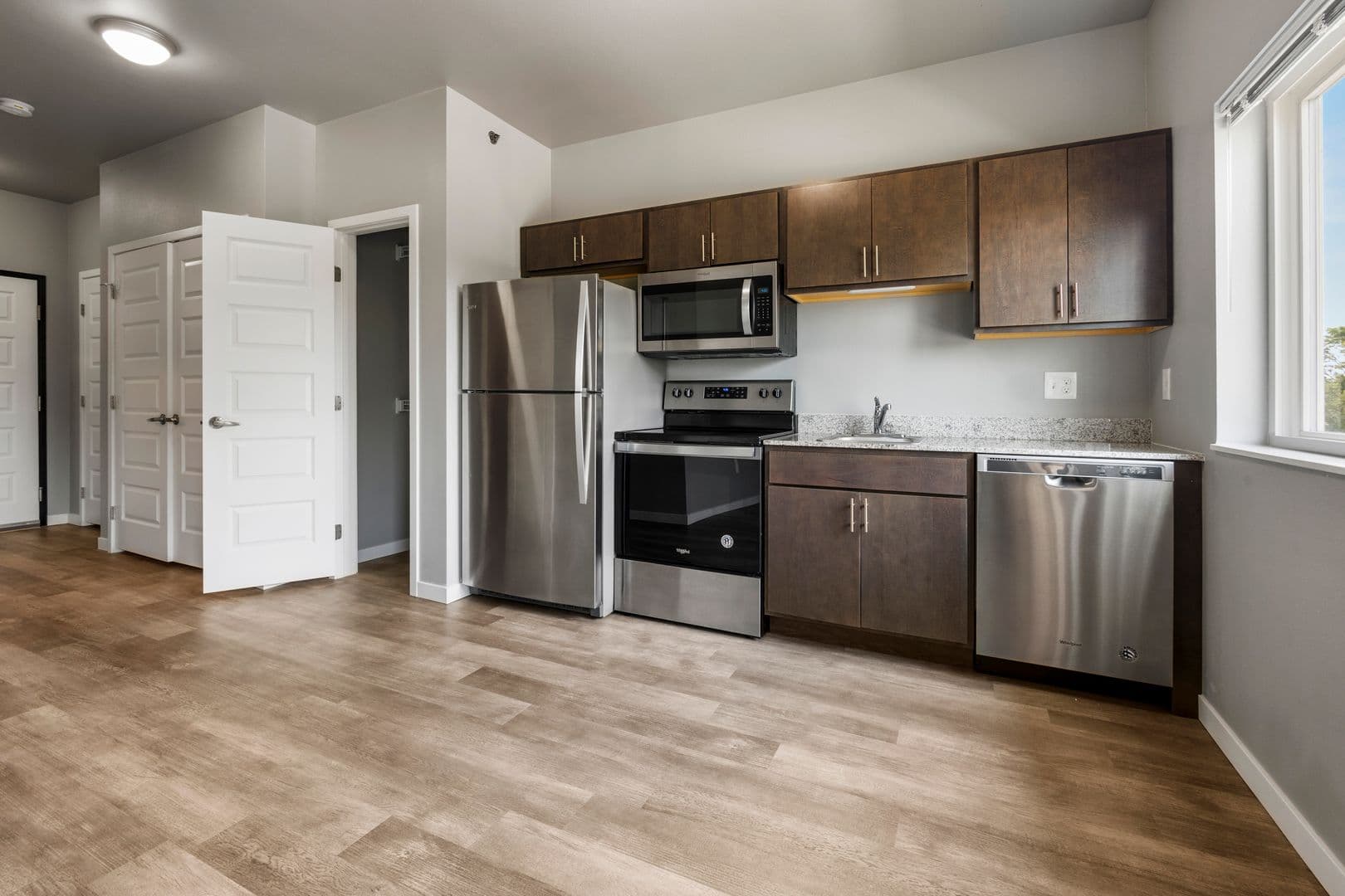 Brookings Apartment: 300 20th St S