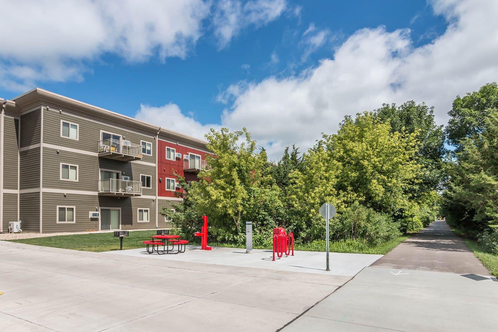 Spirit Lake Apartment: 4200 Sunner Ave.