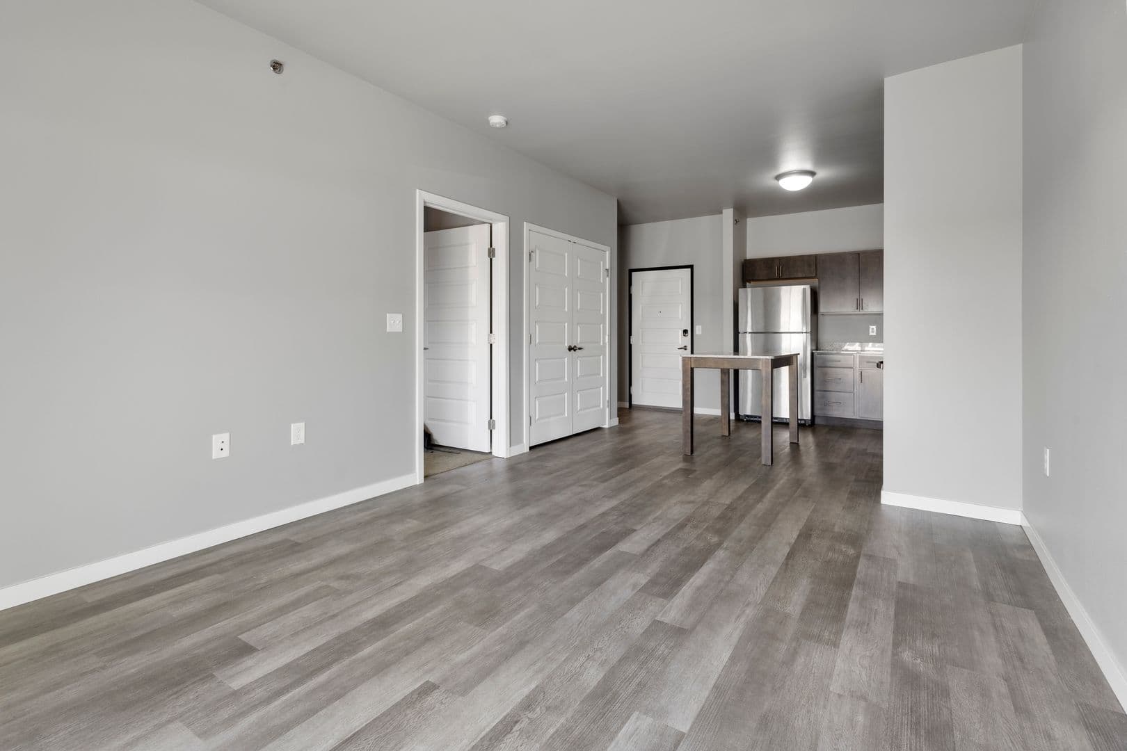Brookings Apartment: 300 20th St S