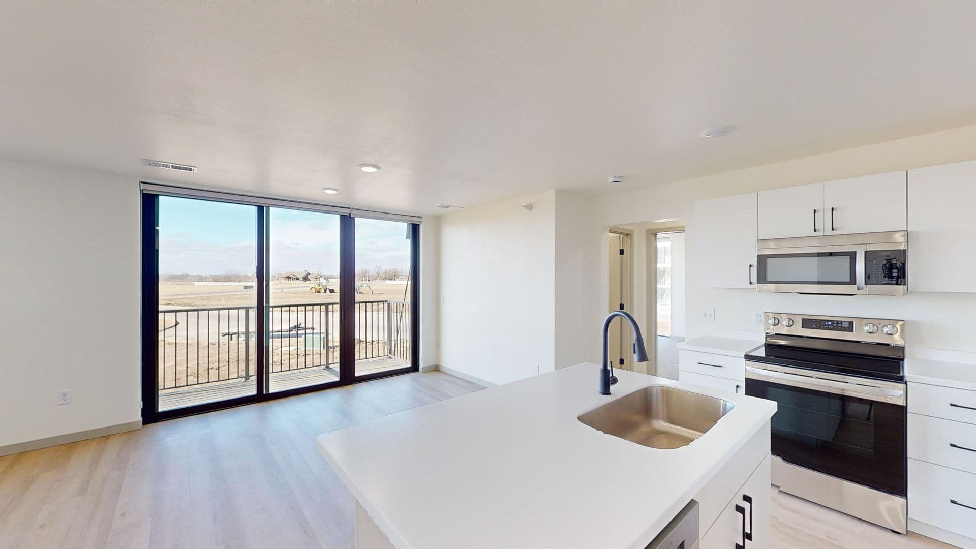 Brandon Apartment: 2401 E Country Club Ave