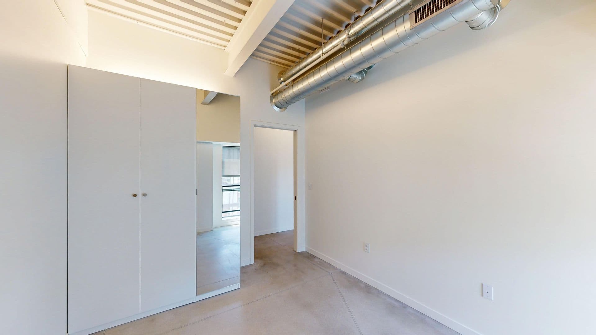 Des Moines Apartment: 418 East Grand Ave