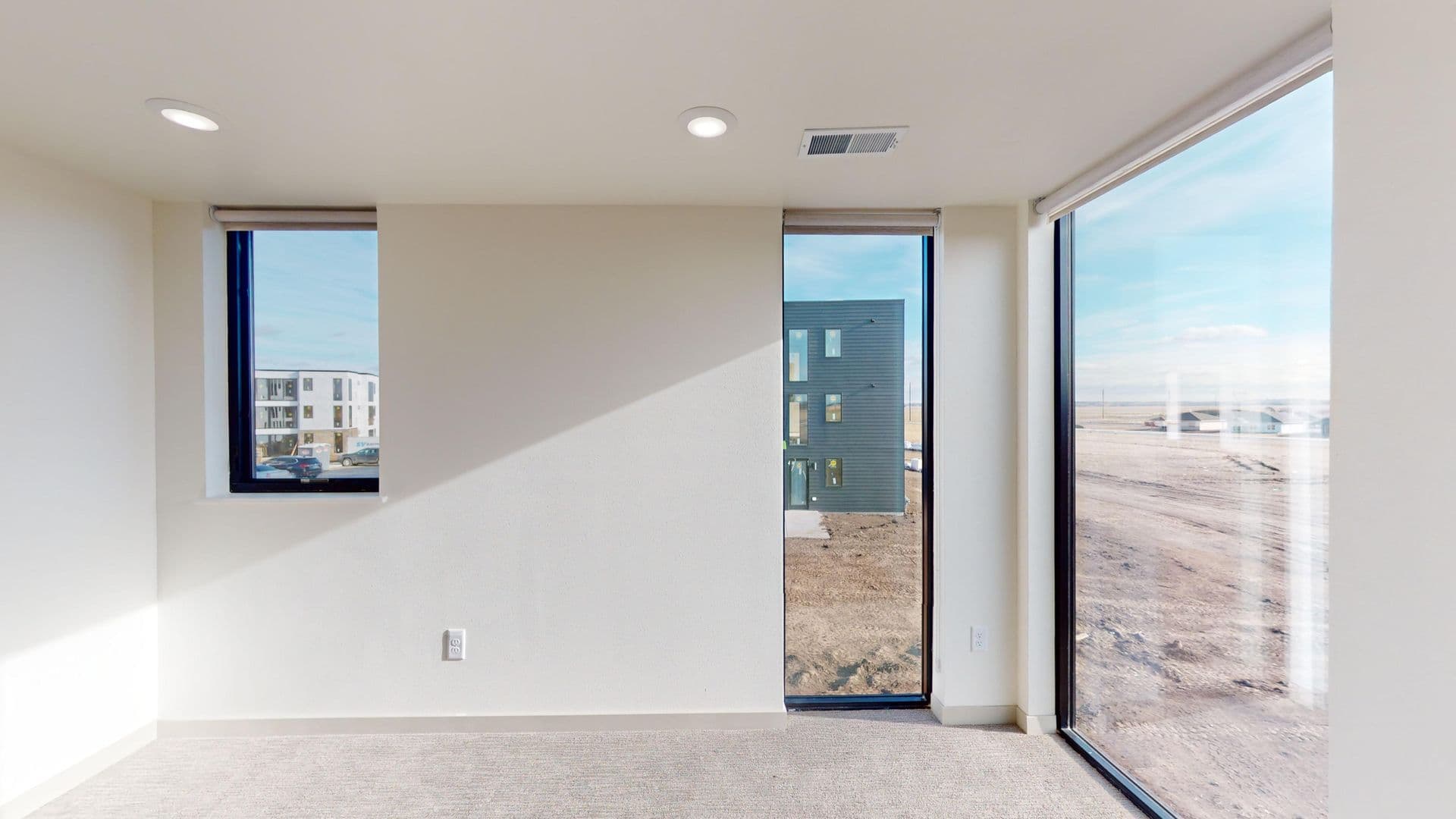 Brandon Apartment: 2401 E Country Club Ave