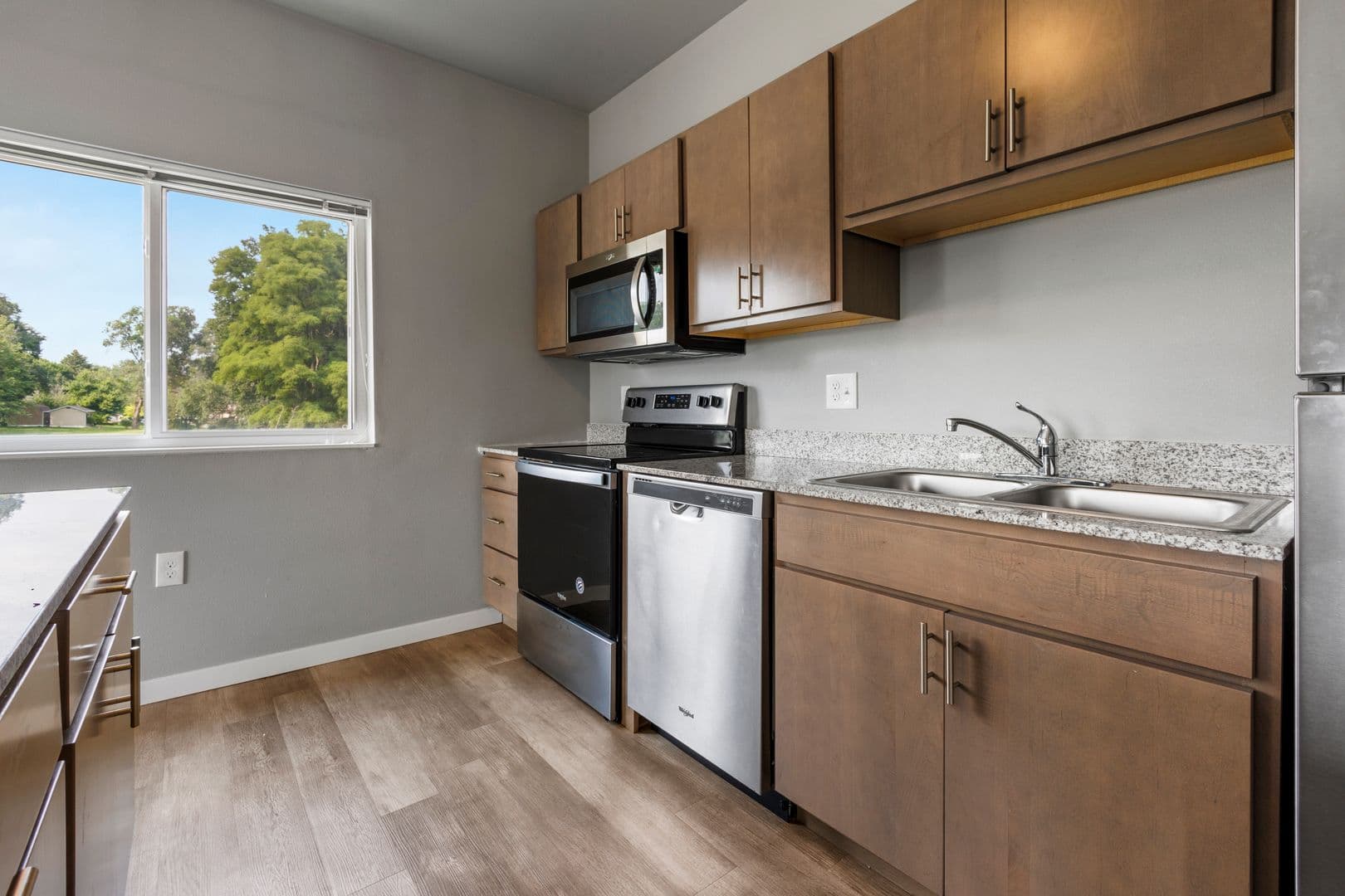 Brookings Apartment: 300 20th St S