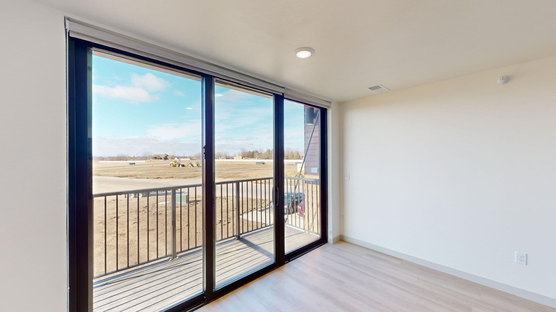 Brandon Apartment: 2401 E Country Club Ave