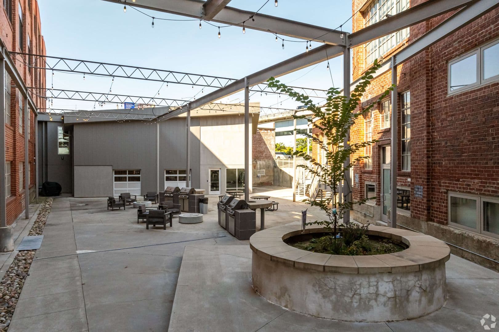 Leavenworth Apartment: 1100 N 2nd St