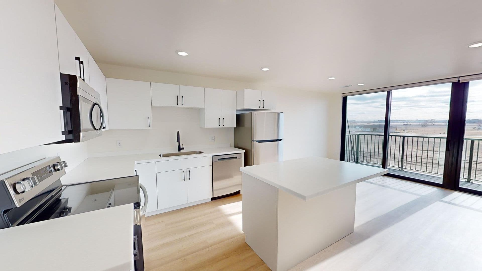 Brandon Apartment: 2401 E Country Club Ave