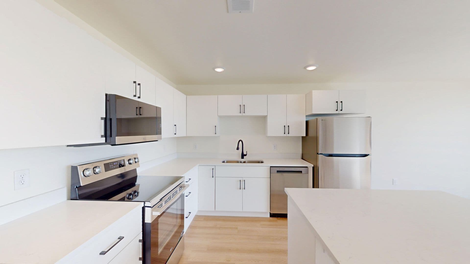 Crooks Apartment: 301 W Dianne St.