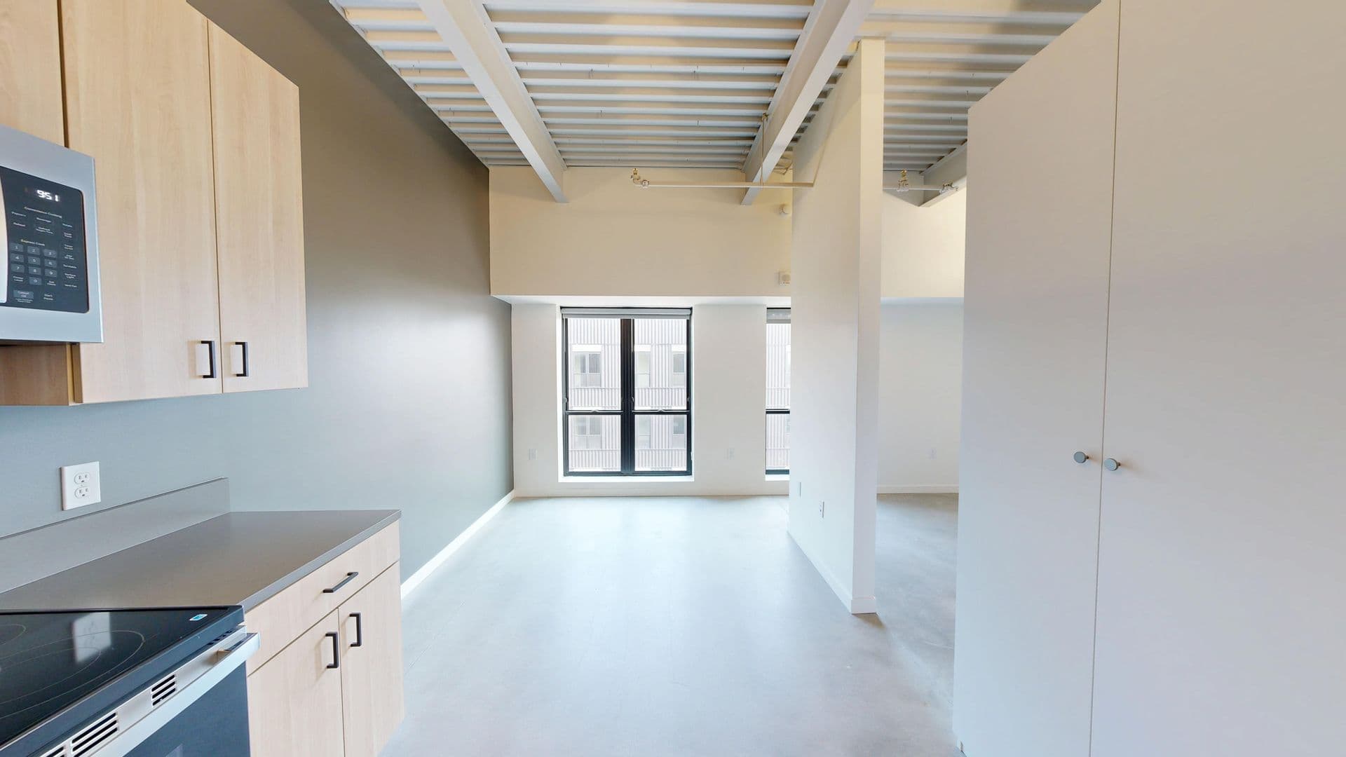 Des Moines Apartment: 418 East Grand Ave