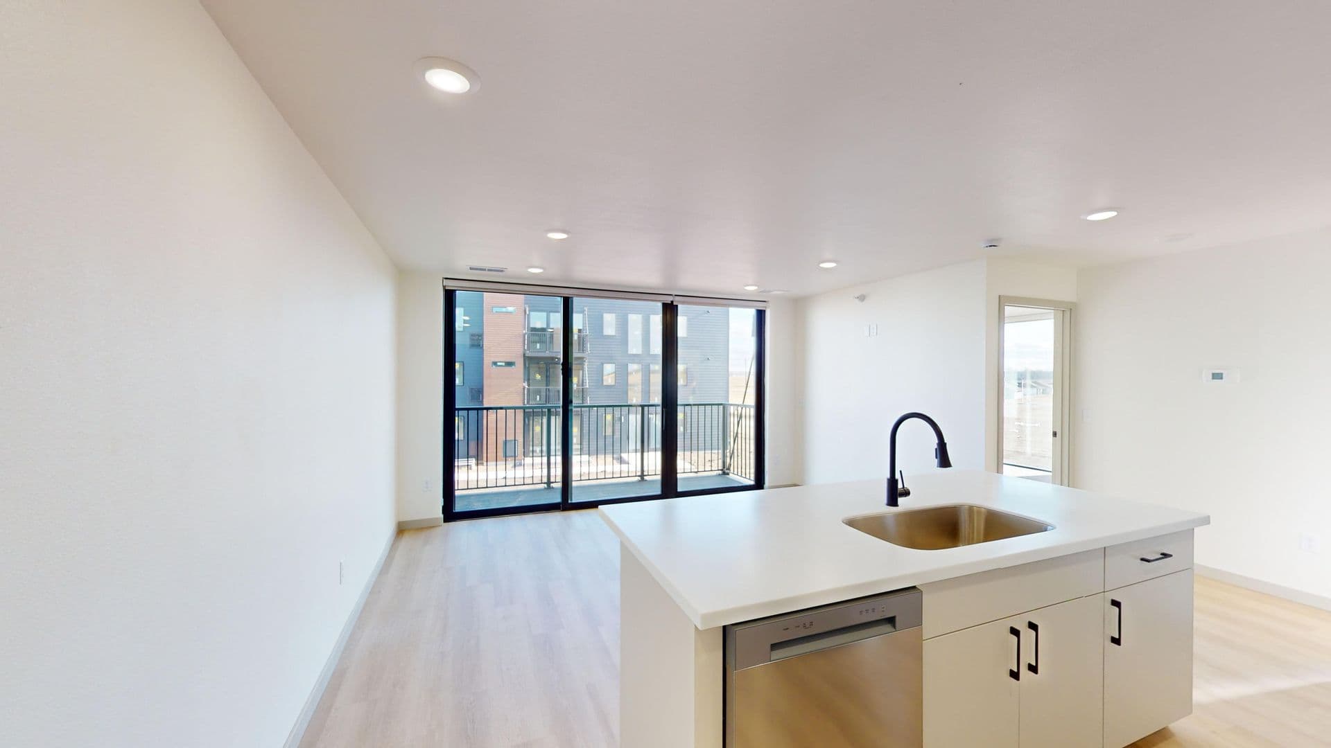 Brandon Apartment: 2401 E Country Club Ave