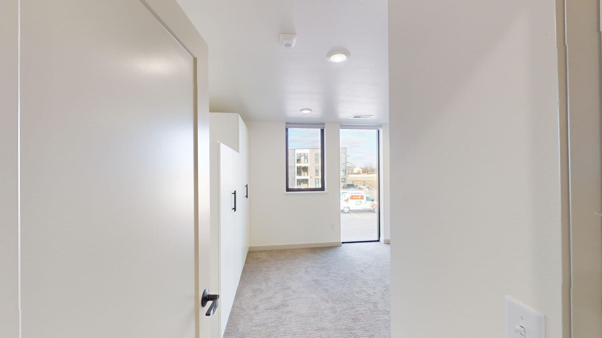 Brandon Apartment: 2401 E Country Club Ave