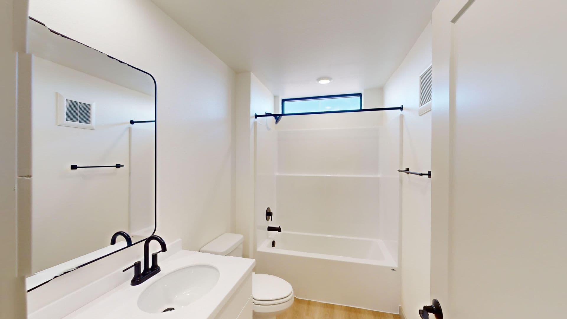 Brandon Apartment: 2401 E Country Club Ave