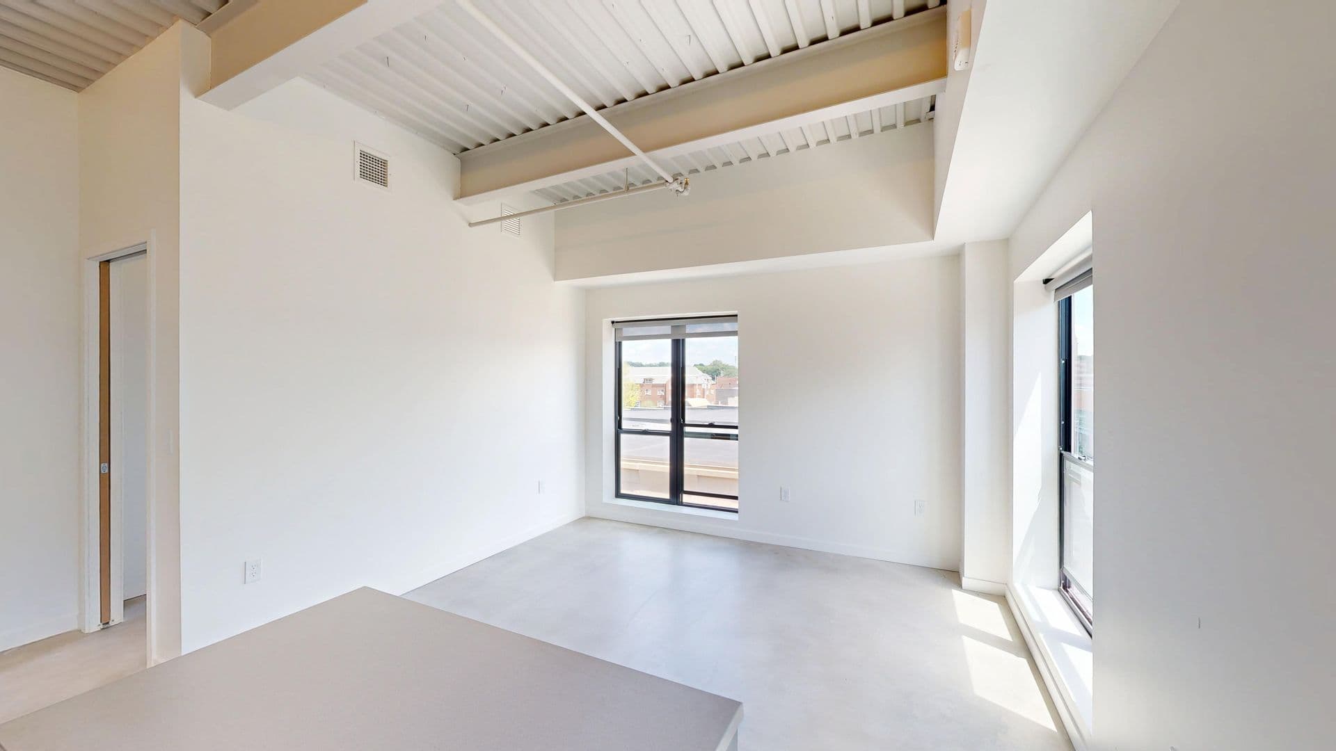 Des Moines Apartment: 418 East Grand Ave