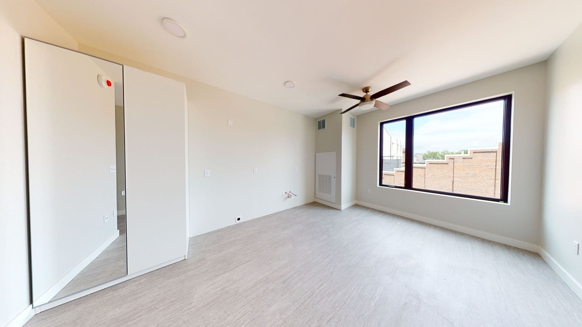 Des Moines Apartment: 2530 University Avenue