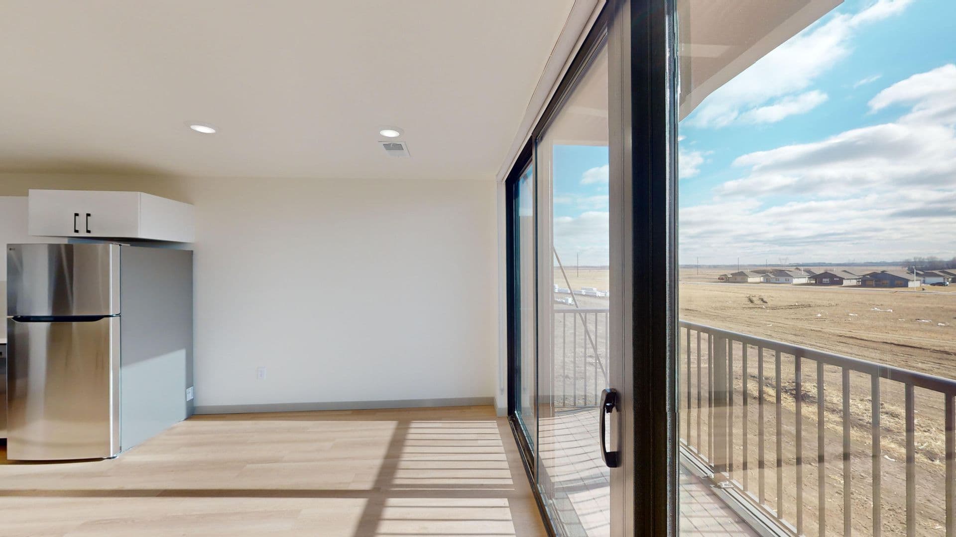 Brandon Apartment: 2401 E Country Club Ave