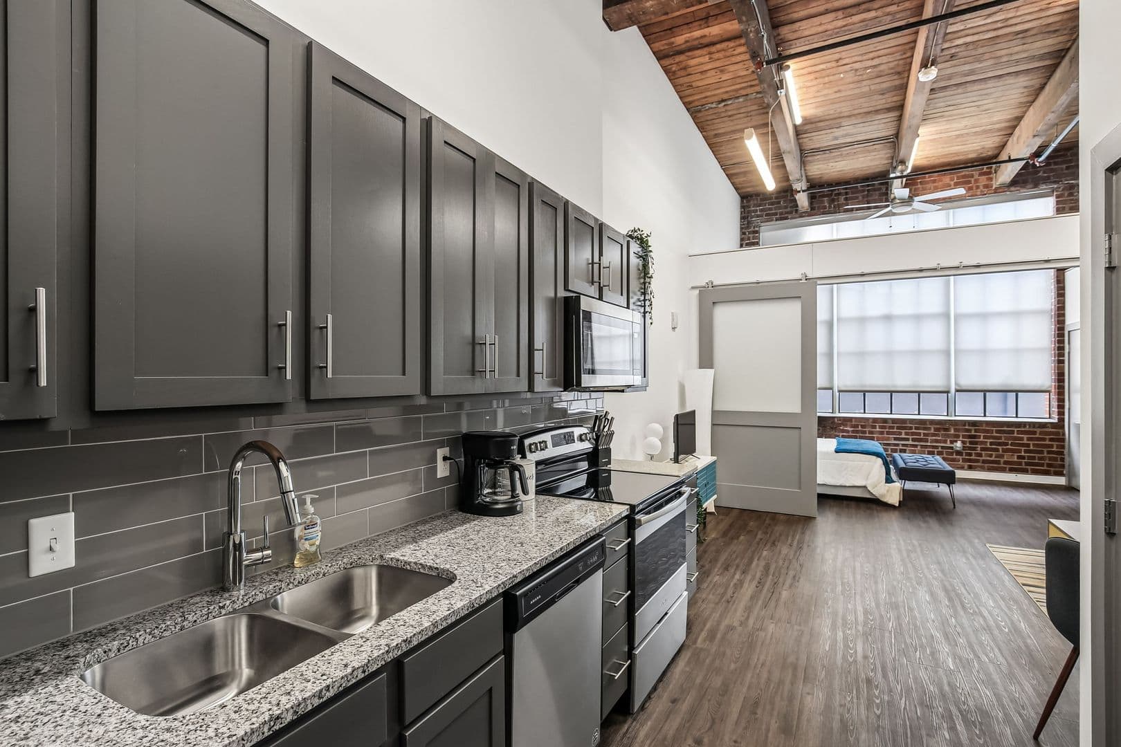 Leavenworth Apartment: 1100 N 2nd St