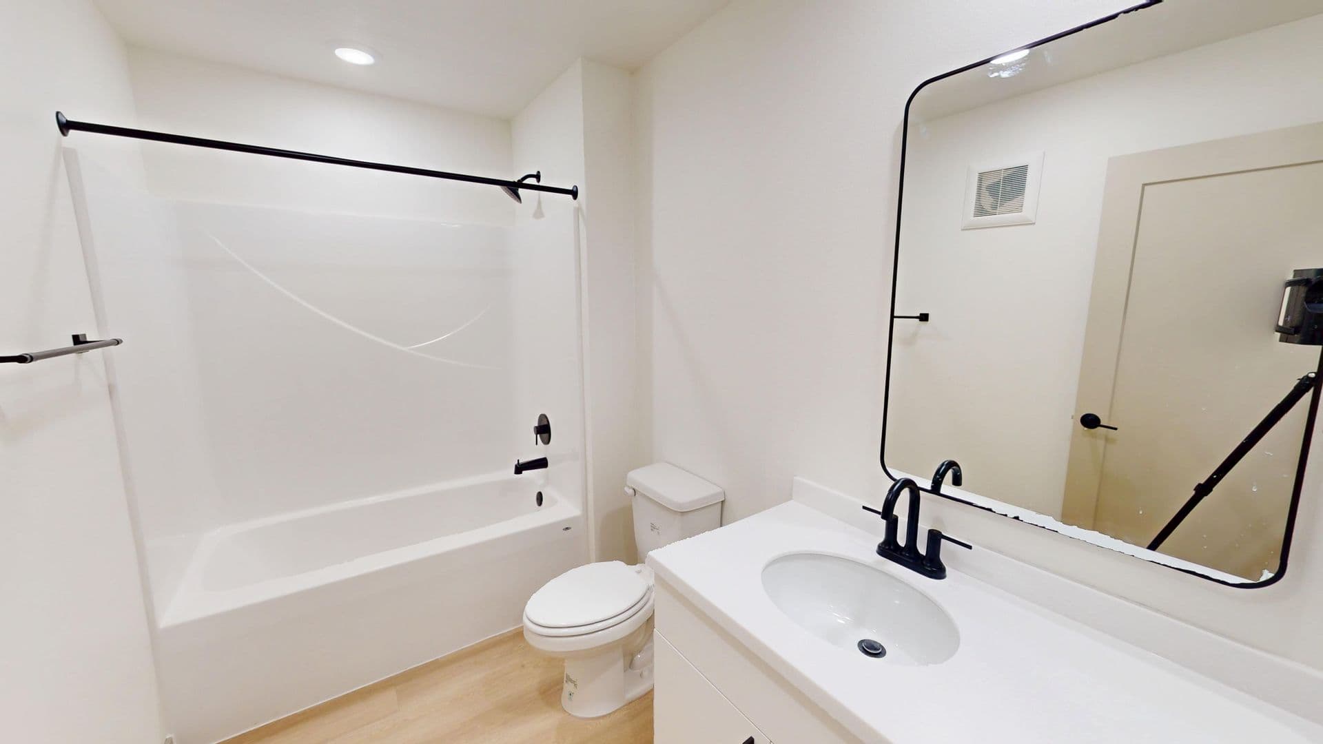 Brandon Apartment: 2401 E Country Club Ave