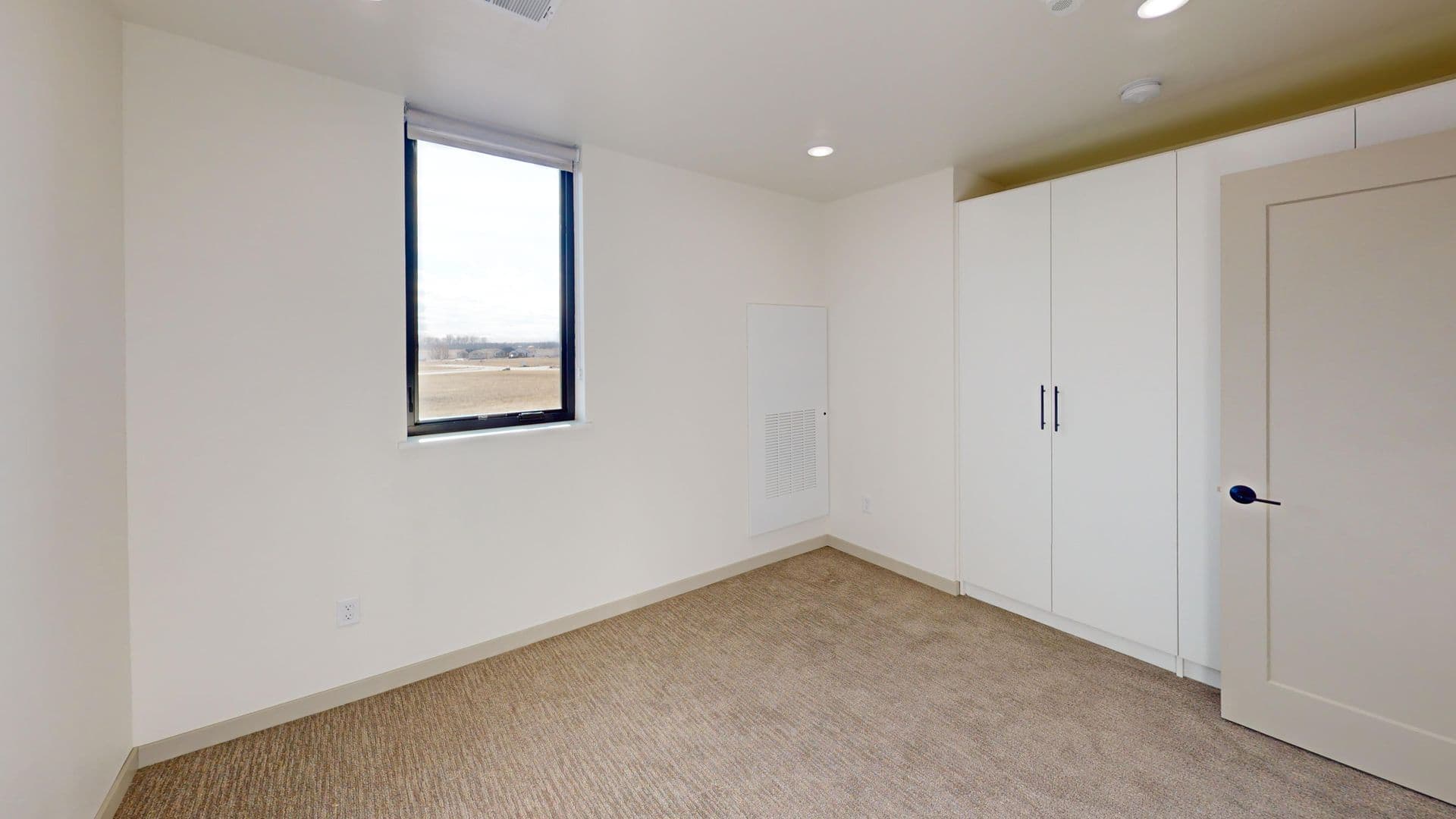 Brandon Apartment: 2401 E Country Club Ave